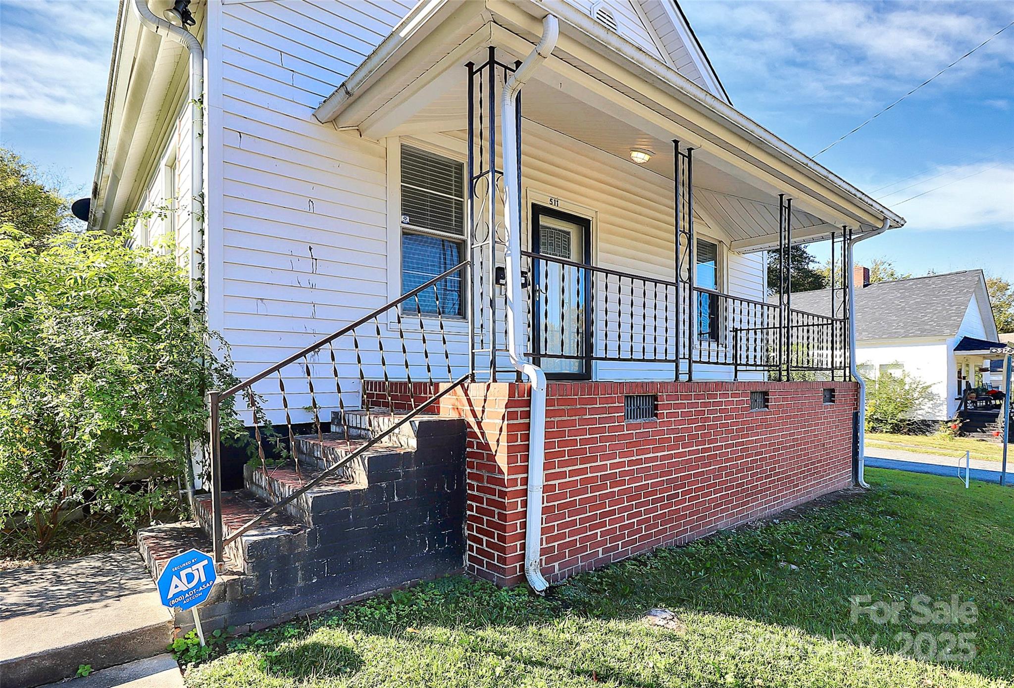 511 W Elliott Street — Chester