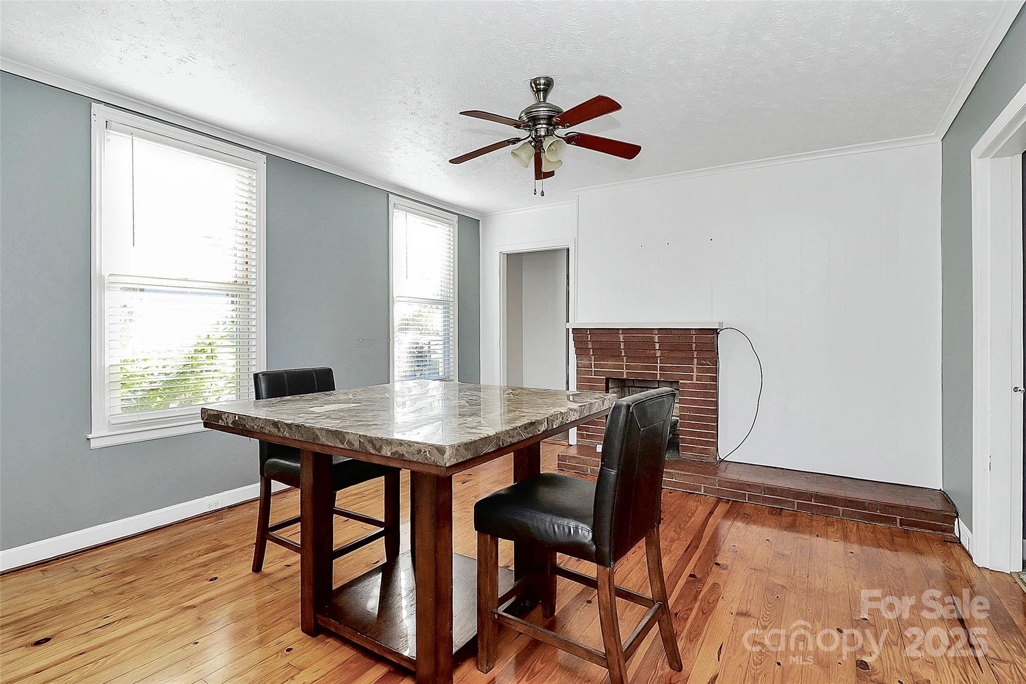 511 W Elliott Street — Chester