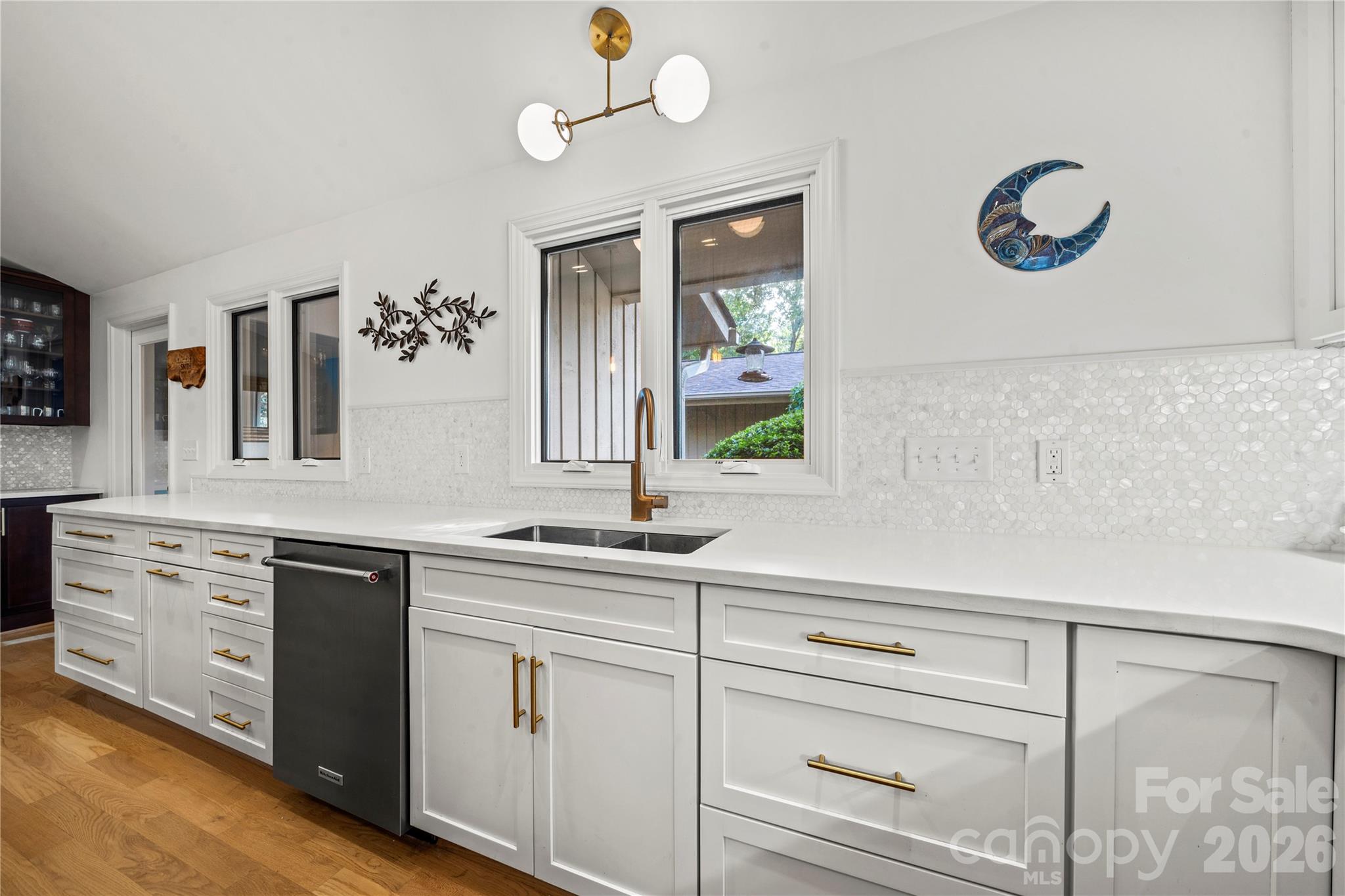 12 Cove Road — Clover