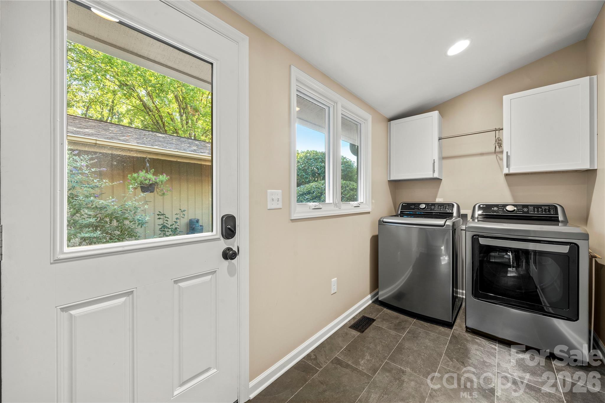 12 Cove Road — Clover