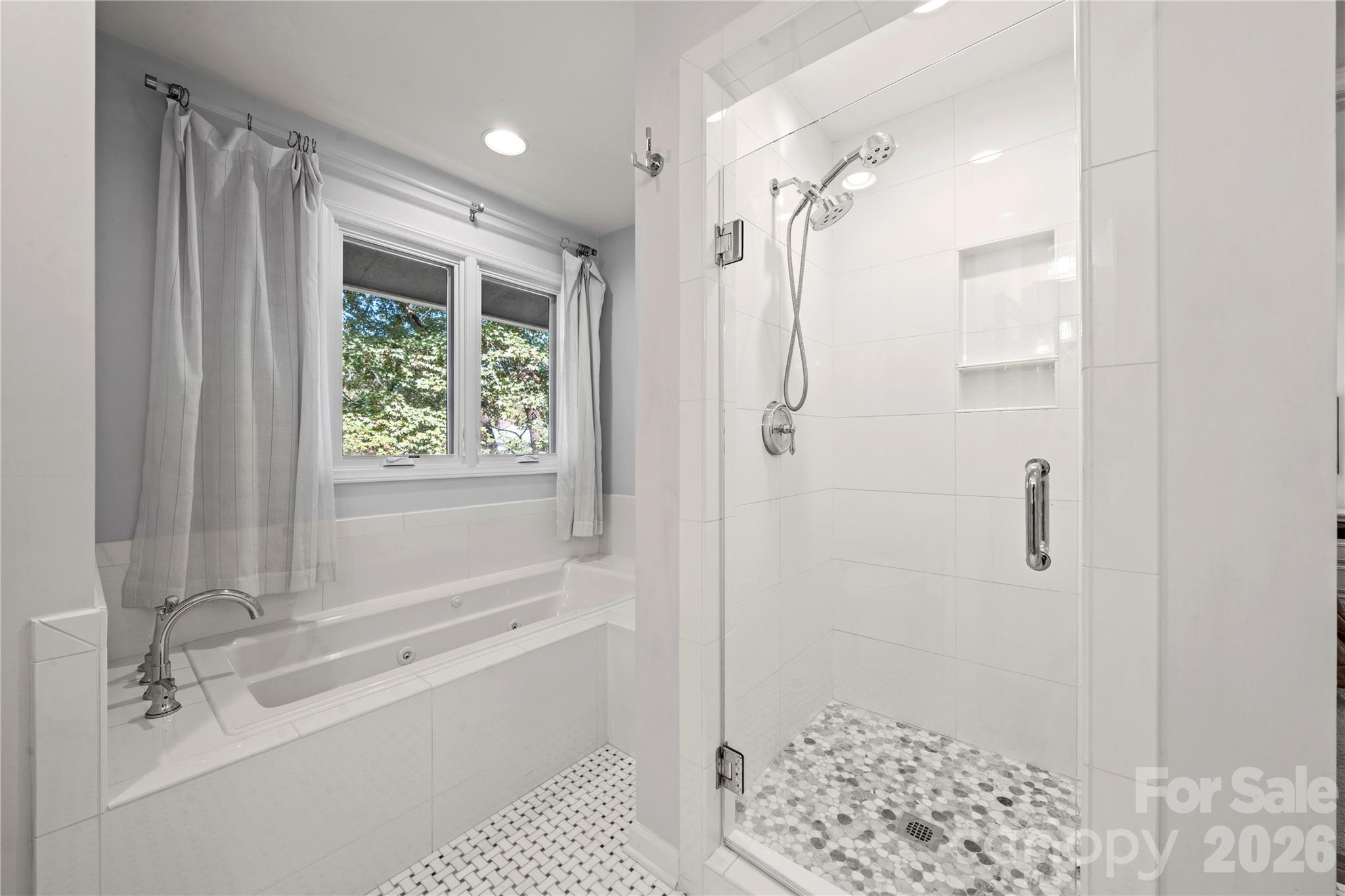 12 Cove Road — Clover