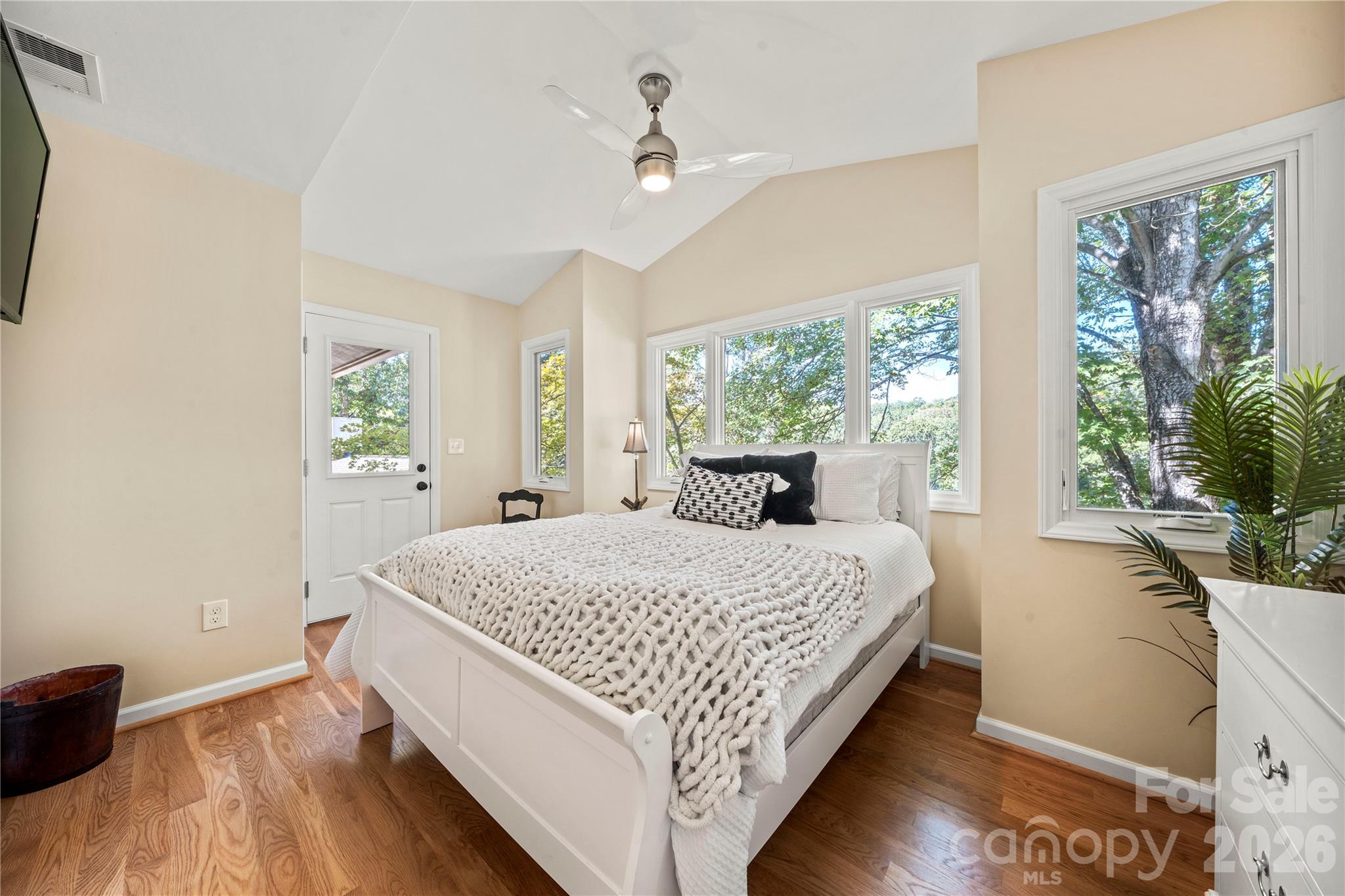 12 Cove Road — Clover