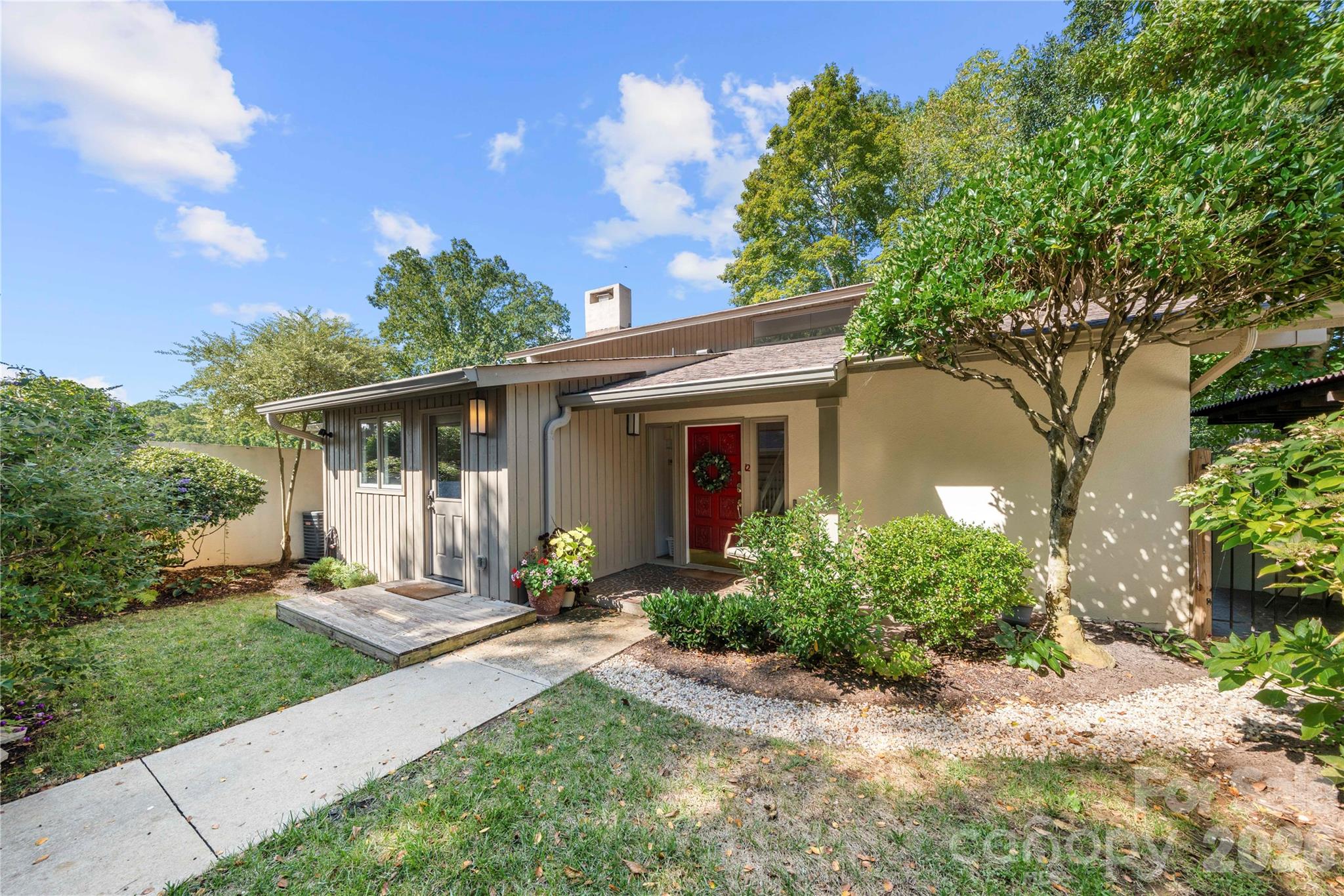 12 Cove Road — Clover