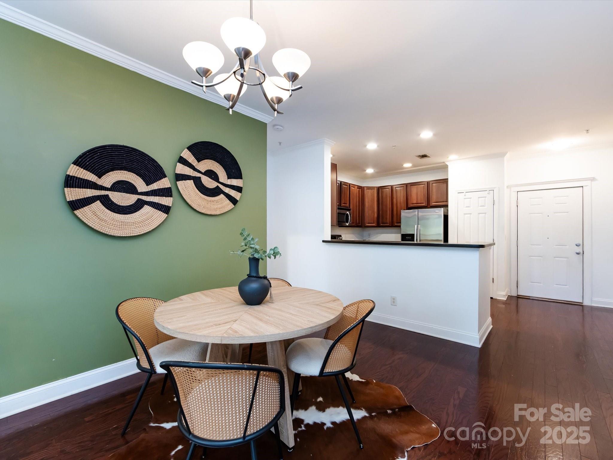 1000 E Woodlawn Road #216 — Charlotte