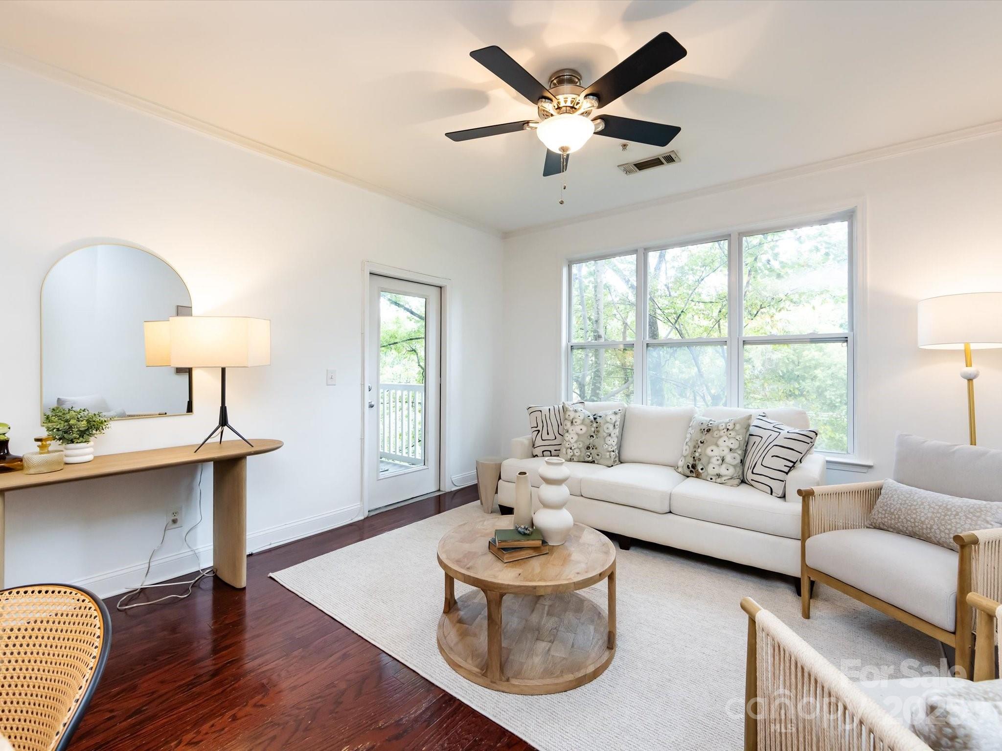 1000 E Woodlawn Road #216 — Charlotte