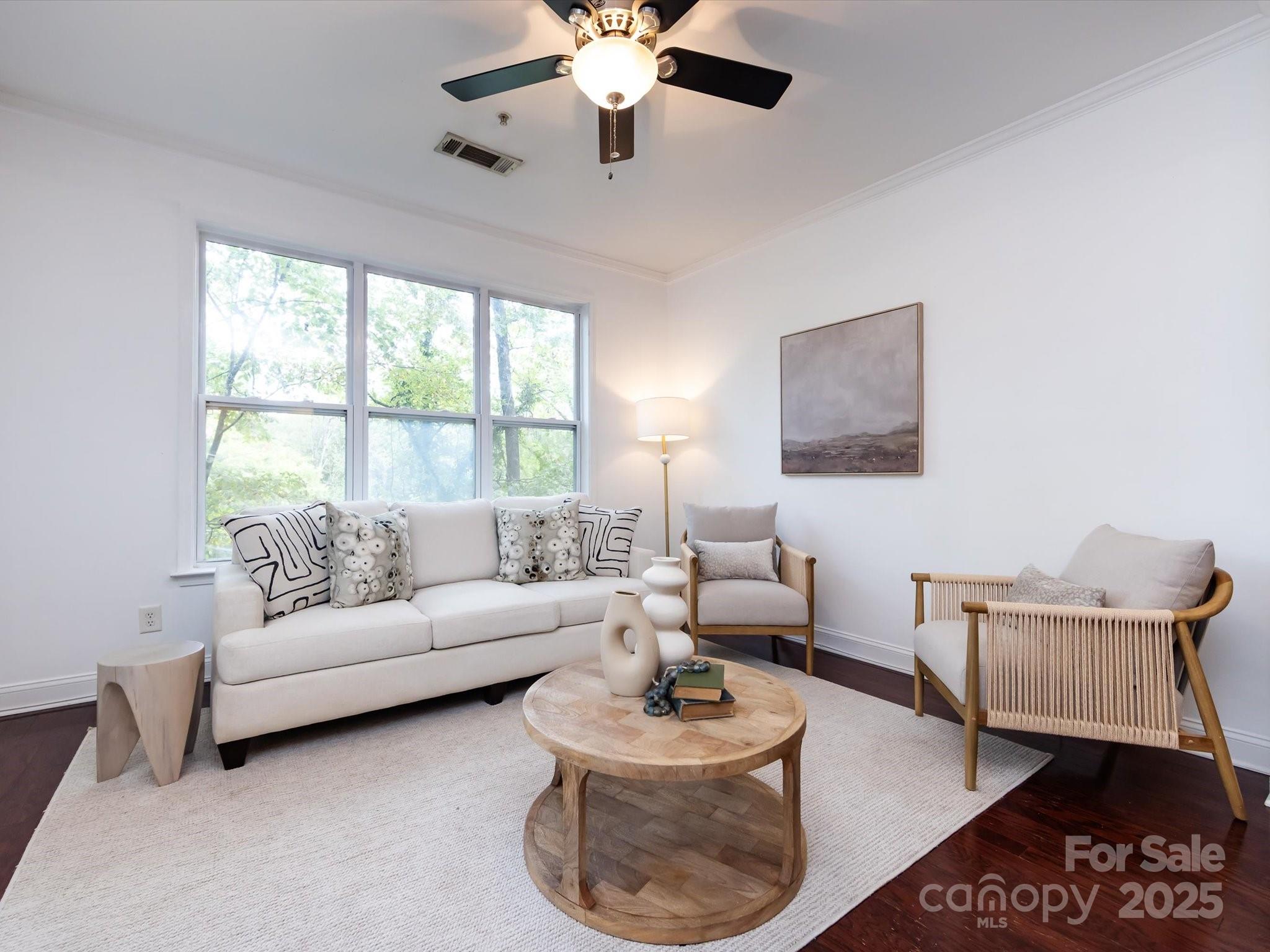1000 E Woodlawn Road #216 — Charlotte