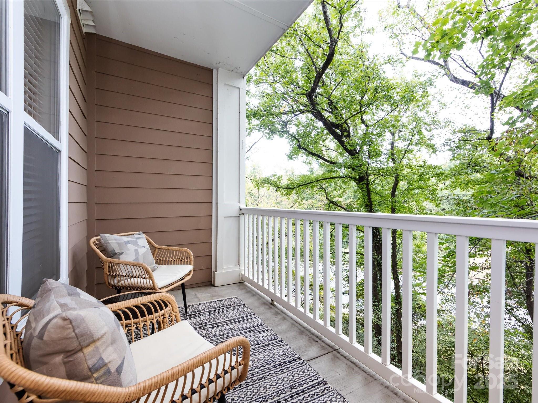 1000 E Woodlawn Road #216 — Charlotte