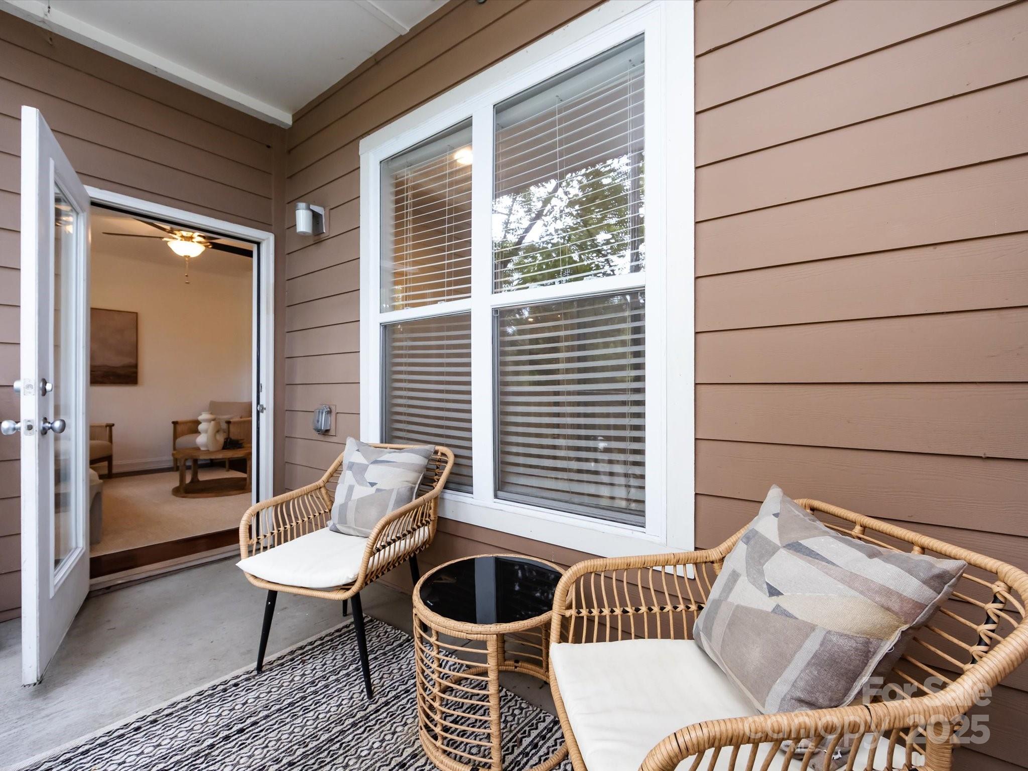 1000 E Woodlawn Road #216 — Charlotte