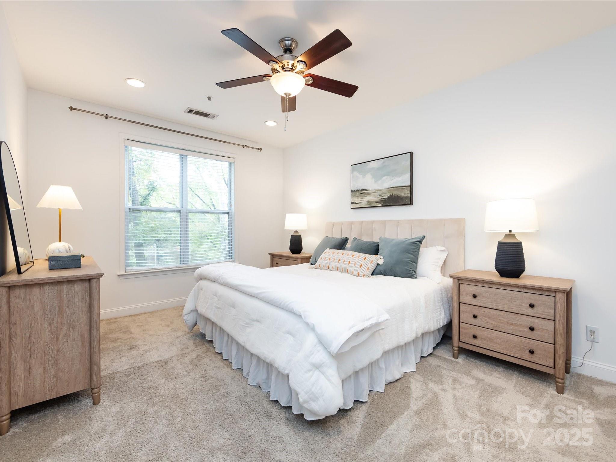 1000 E Woodlawn Road #216 — Charlotte