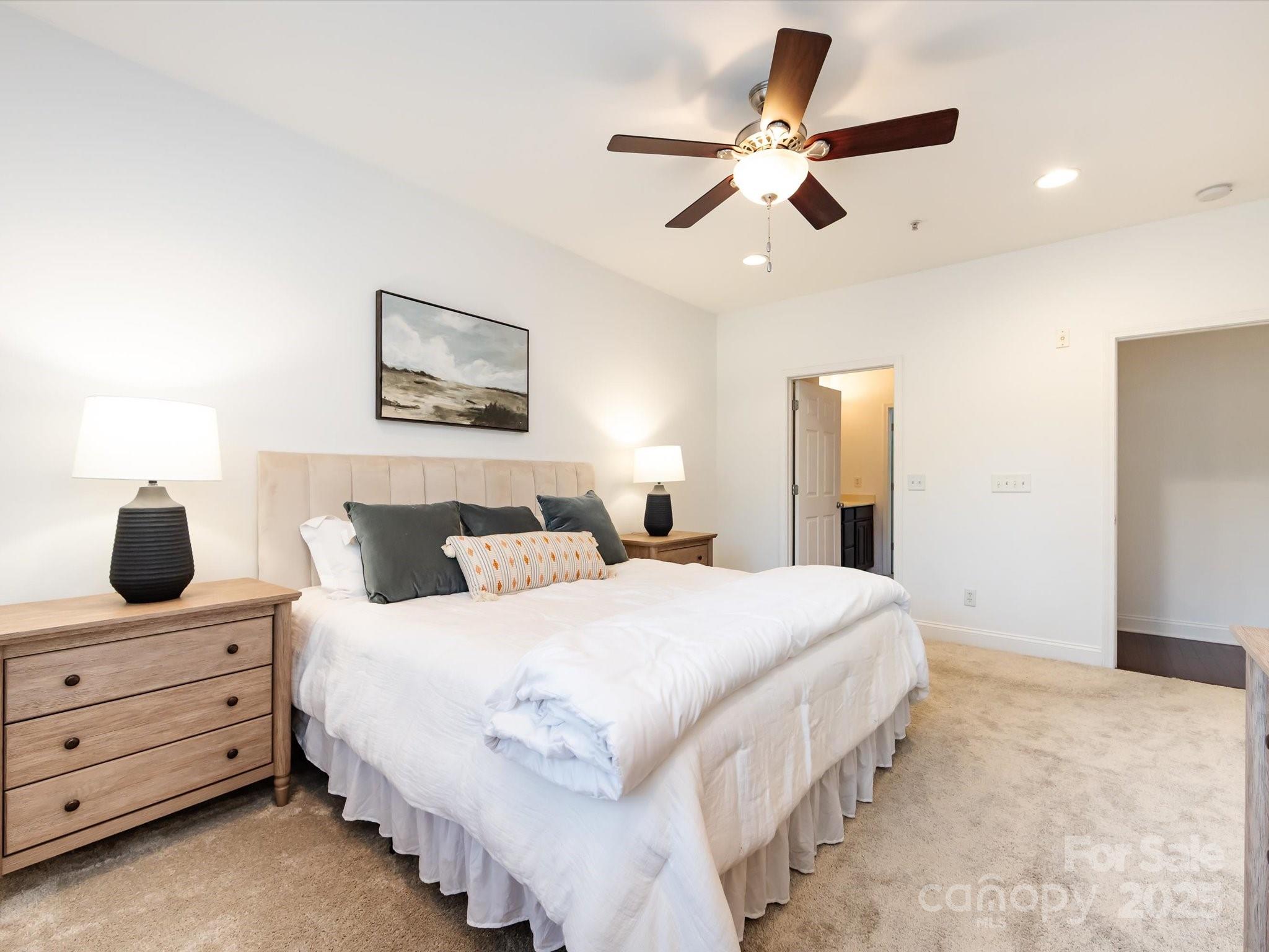 1000 E Woodlawn Road #216 — Charlotte