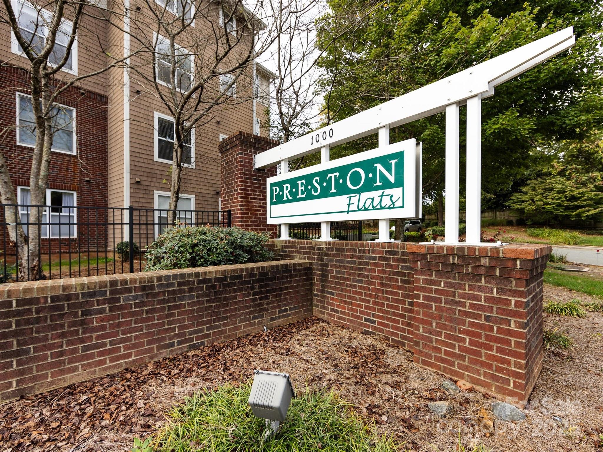 1000 E Woodlawn Road #216 — Charlotte