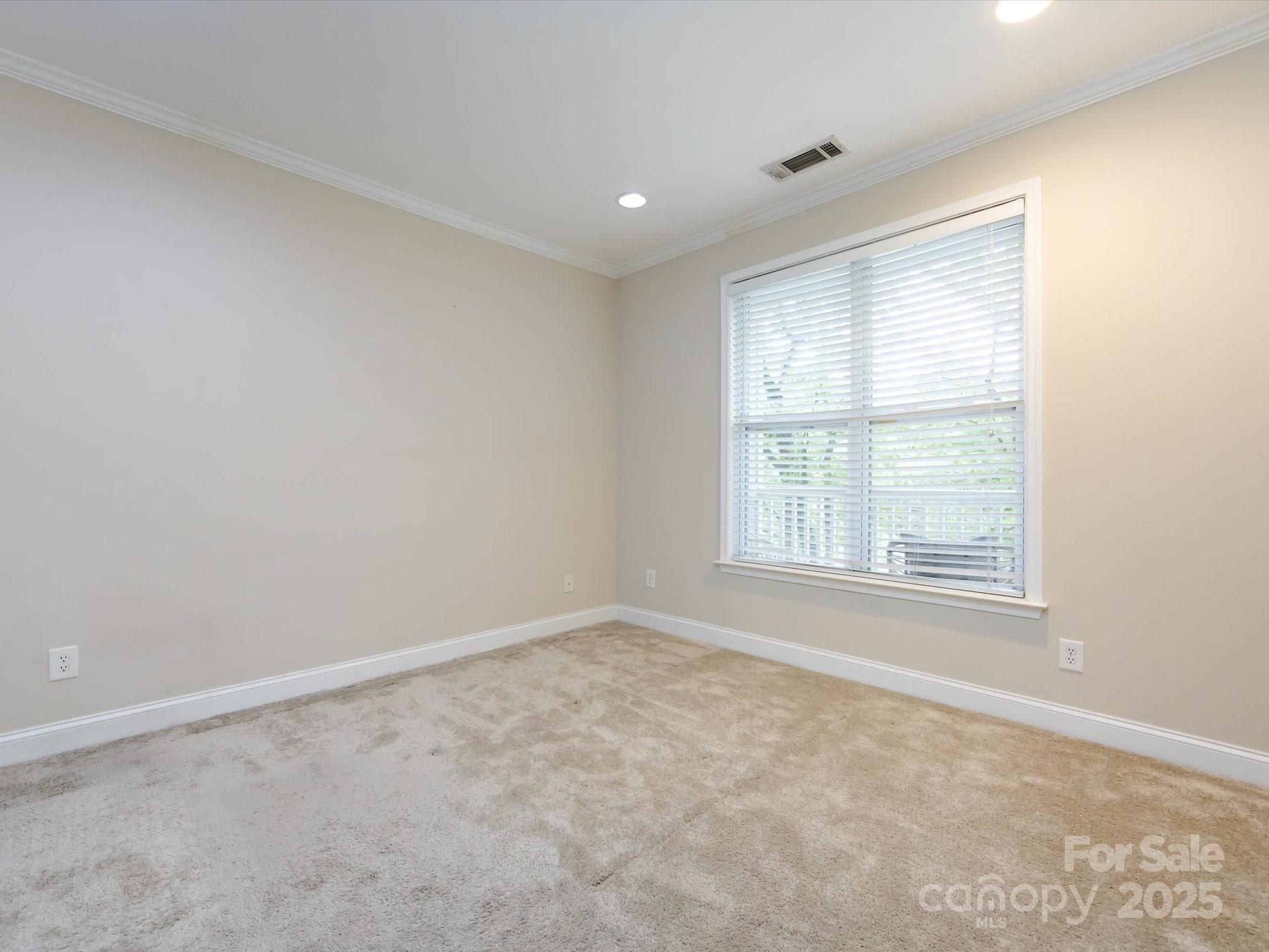 1000 E Woodlawn Road #216 — Charlotte