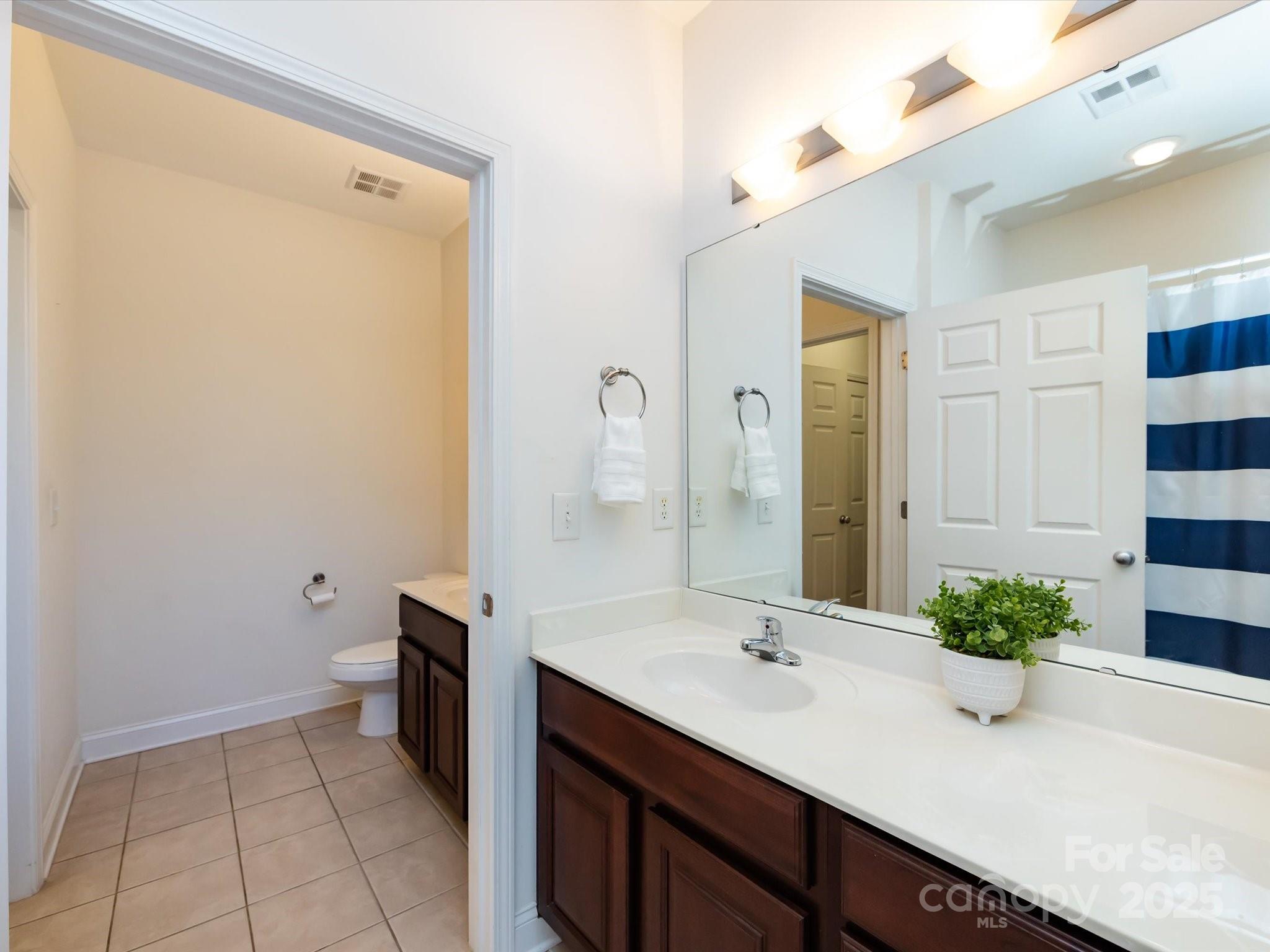 1000 E Woodlawn Road #216 — Charlotte