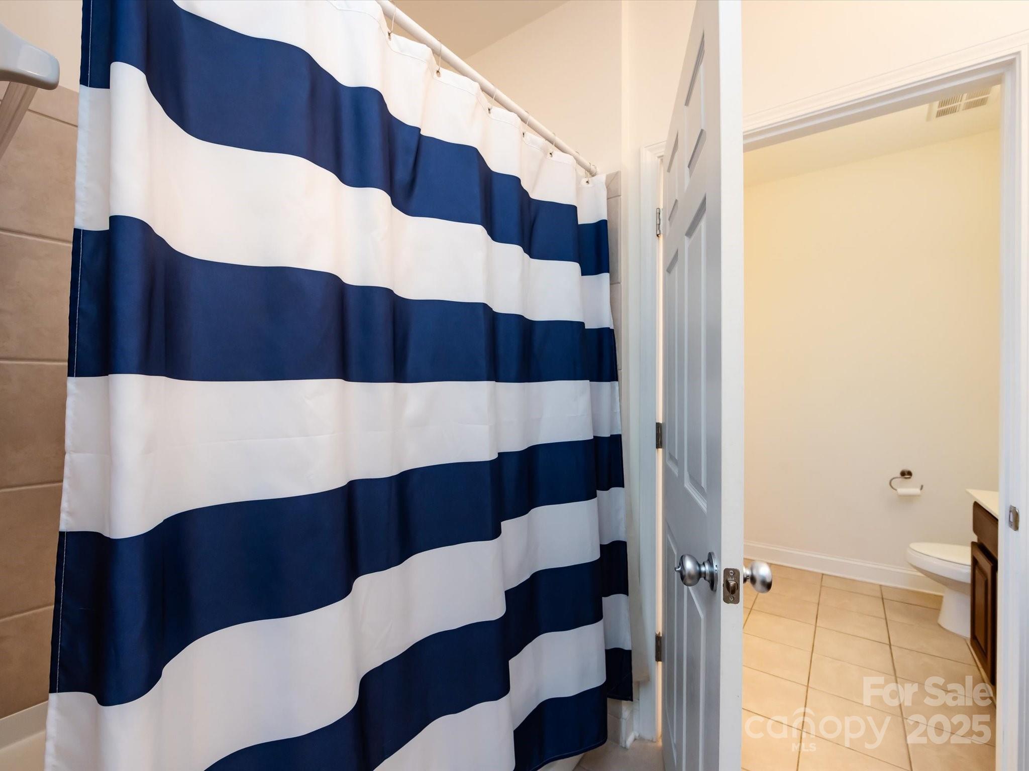 1000 E Woodlawn Road #216 — Charlotte