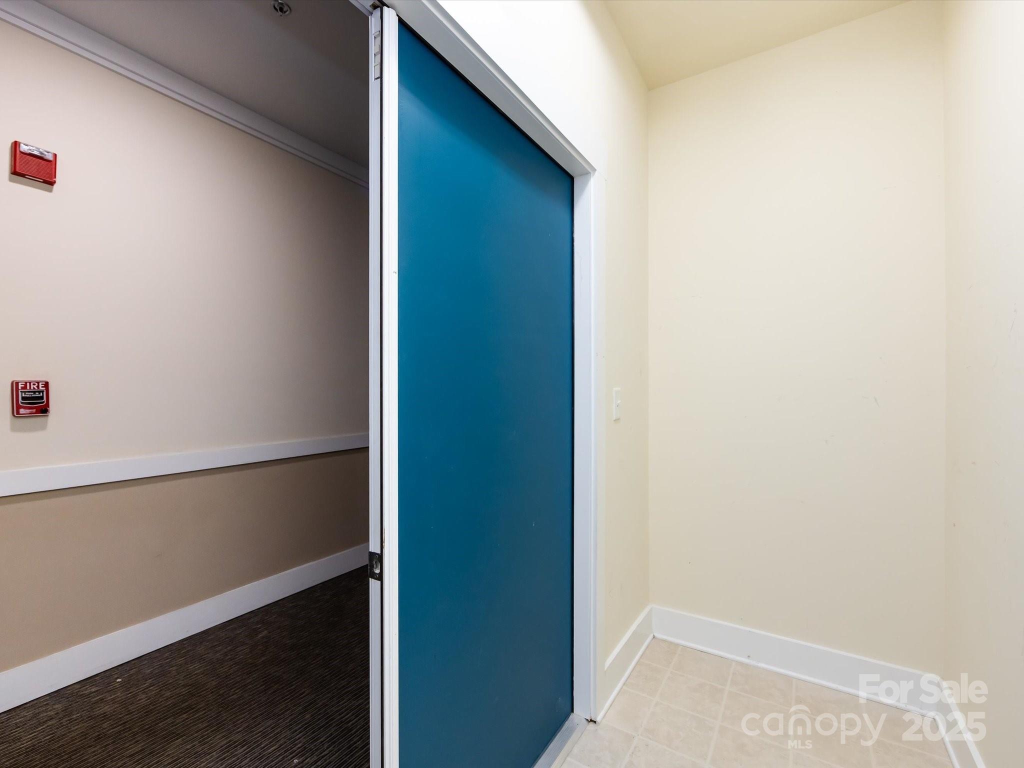 1000 E Woodlawn Road #216 — Charlotte