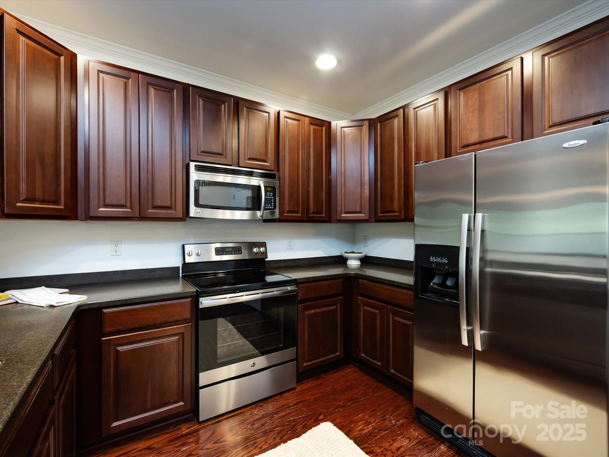 1000 E Woodlawn Road #216 — Charlotte
