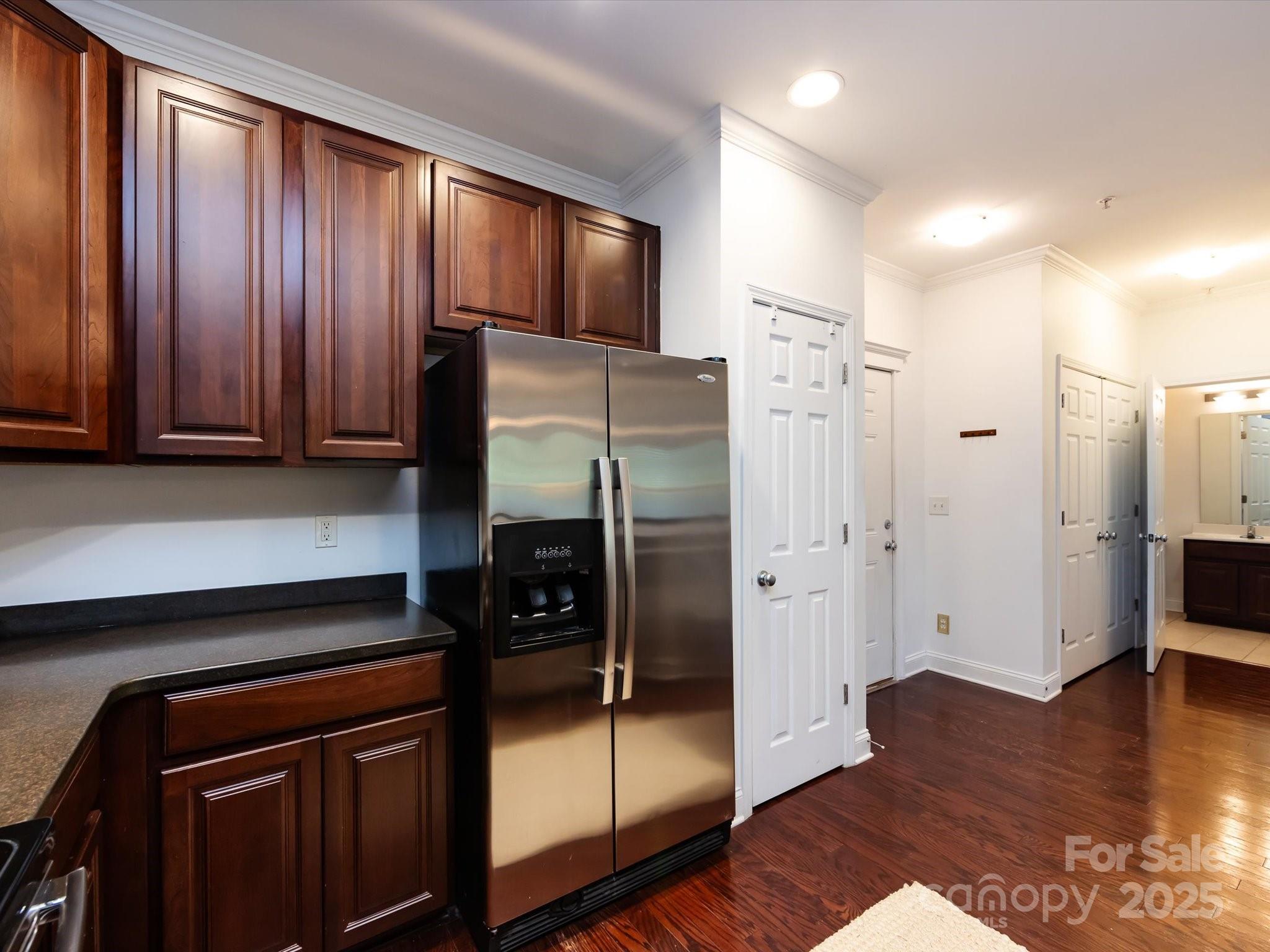1000 E Woodlawn Road #216 — Charlotte