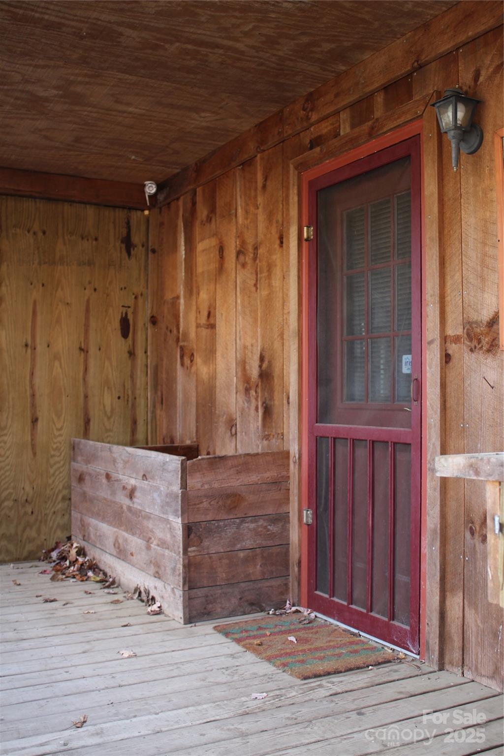 1571 Roaring Fork Road — Burnsville