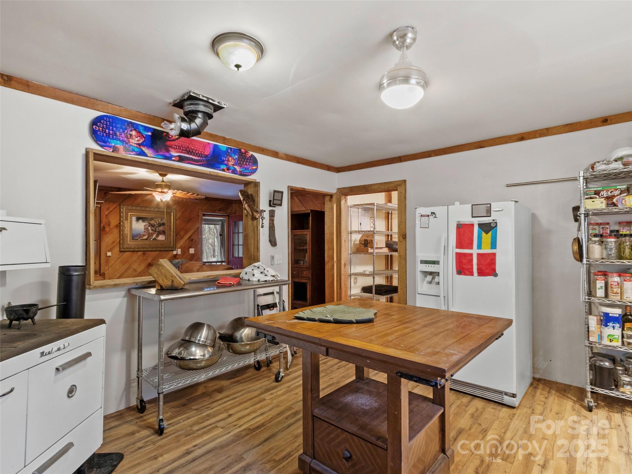 1571 Roaring Fork Road — Burnsville