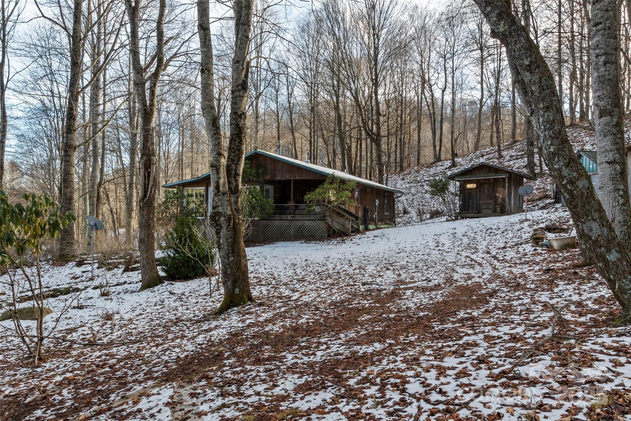 1571 Roaring Fork Road — Burnsville