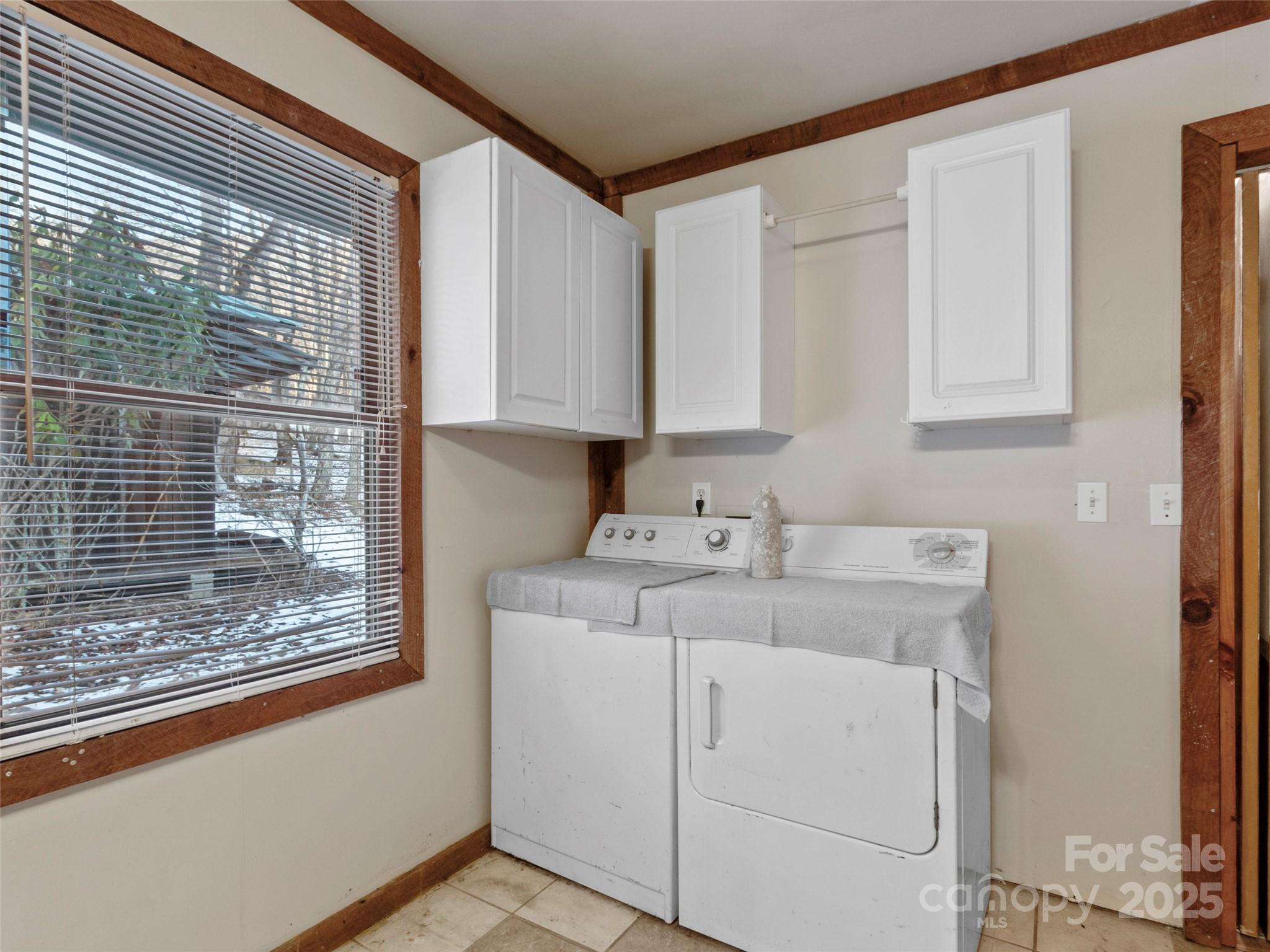 1571 Roaring Fork Road — Burnsville