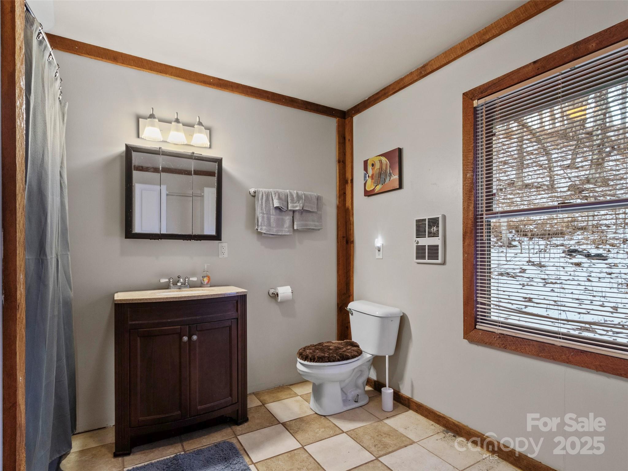 1571 Roaring Fork Road — Burnsville