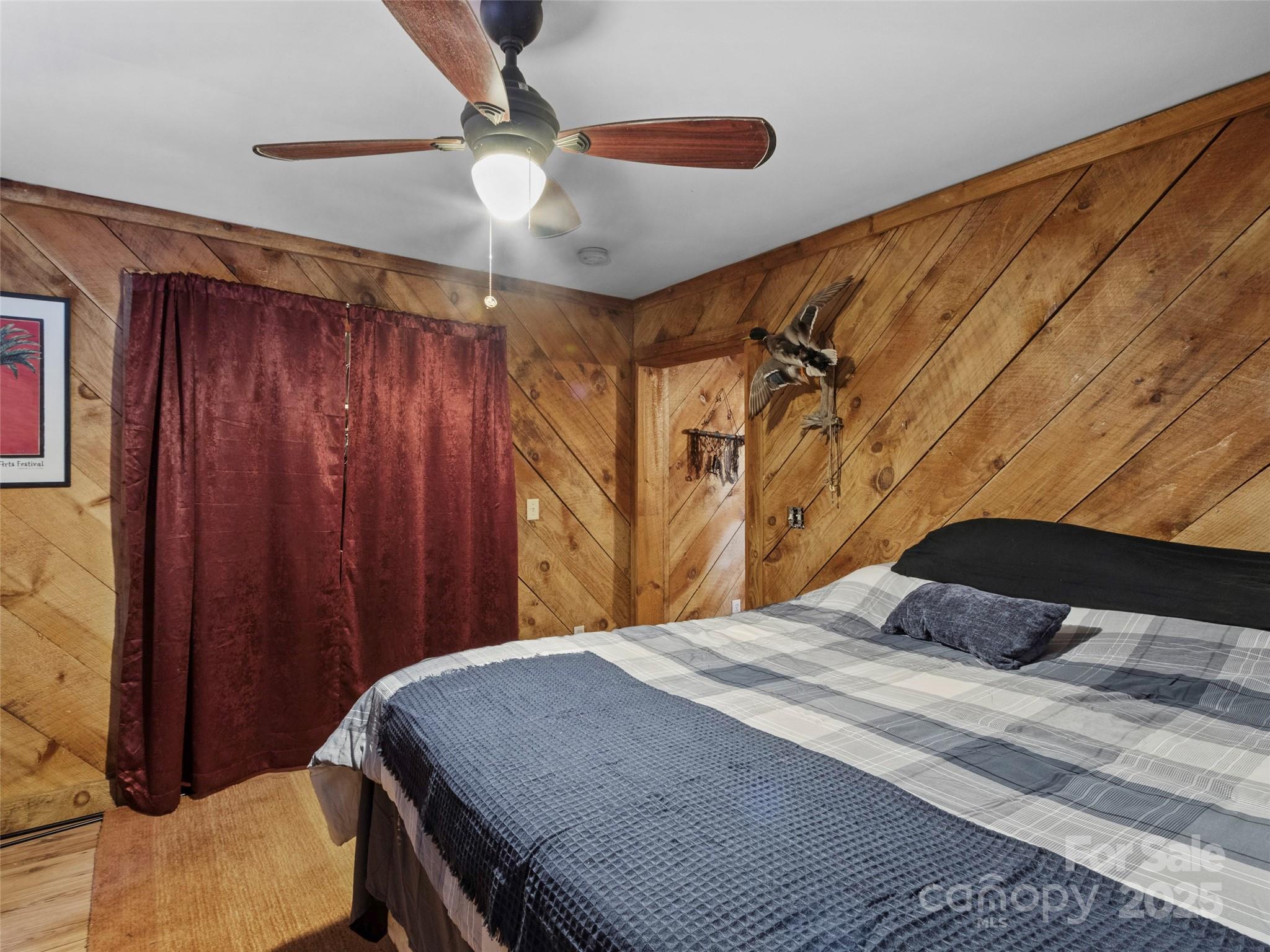1571 Roaring Fork Road — Burnsville