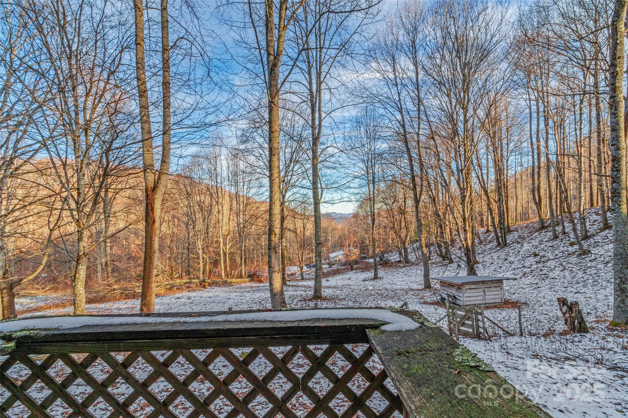 1571 Roaring Fork Road — Burnsville
