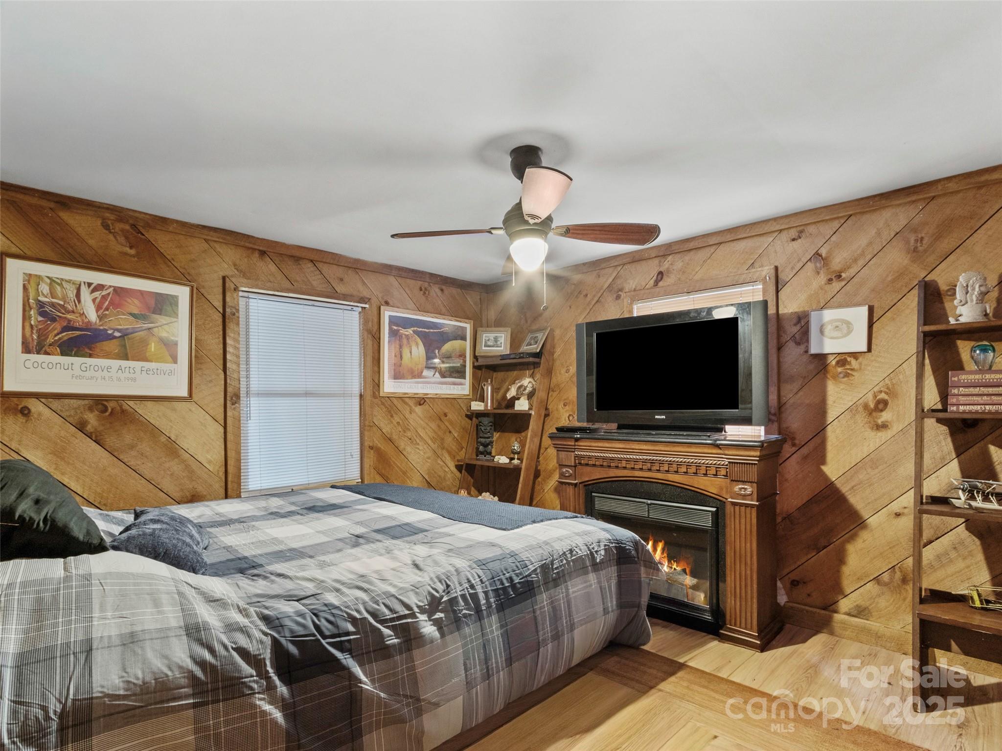 1571 Roaring Fork Road — Burnsville