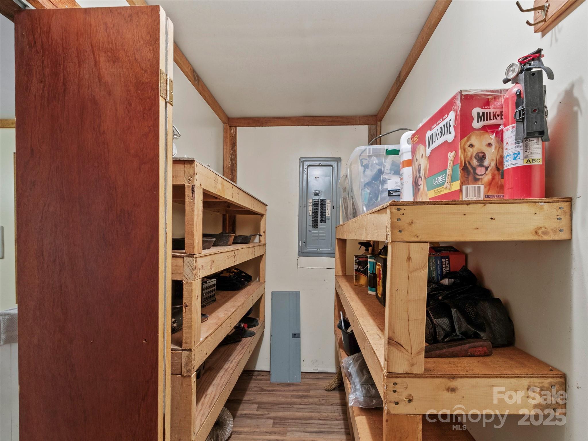 1571 Roaring Fork Road — Burnsville