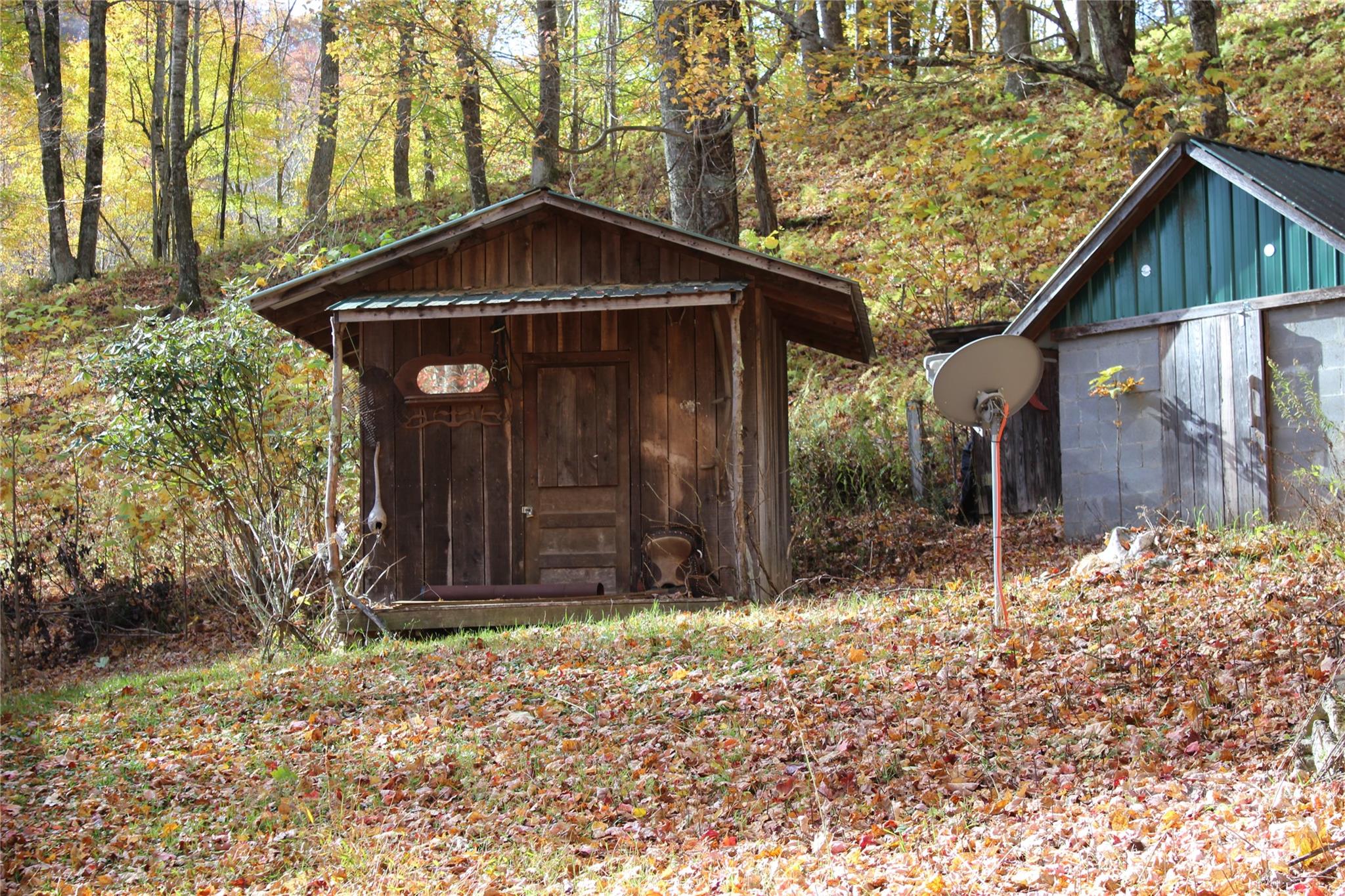 1571 Roaring Fork Road — Burnsville