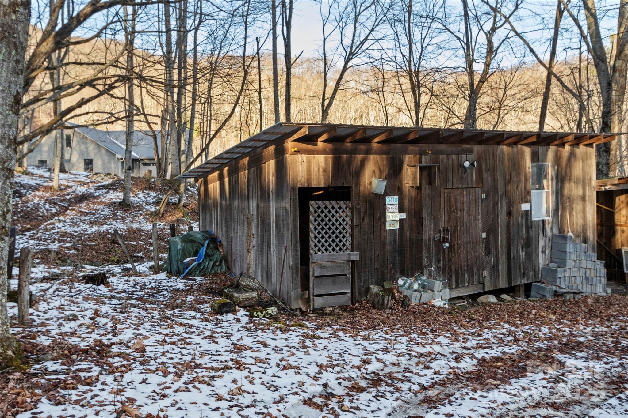 1571 Roaring Fork Road — Burnsville