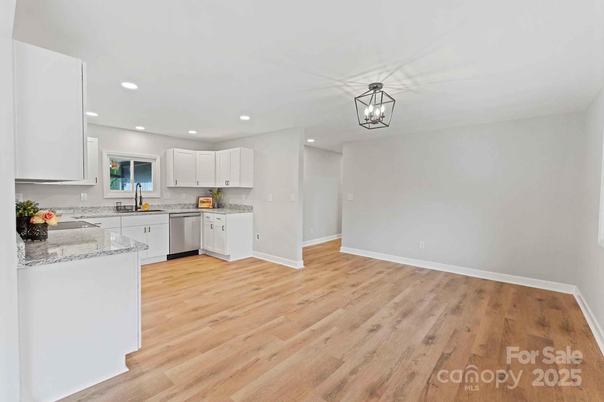 274 Hatley Circle NE — Concord