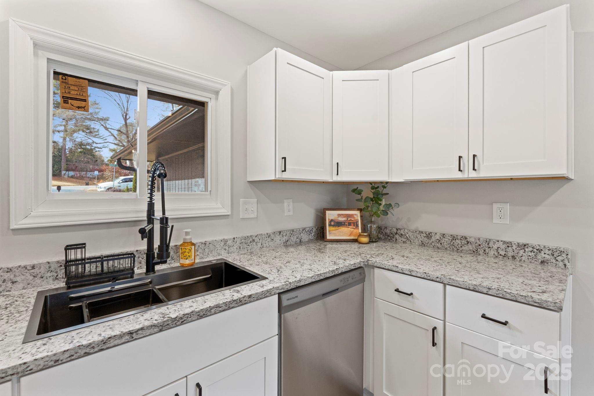 274 Hatley Circle NE — Concord
