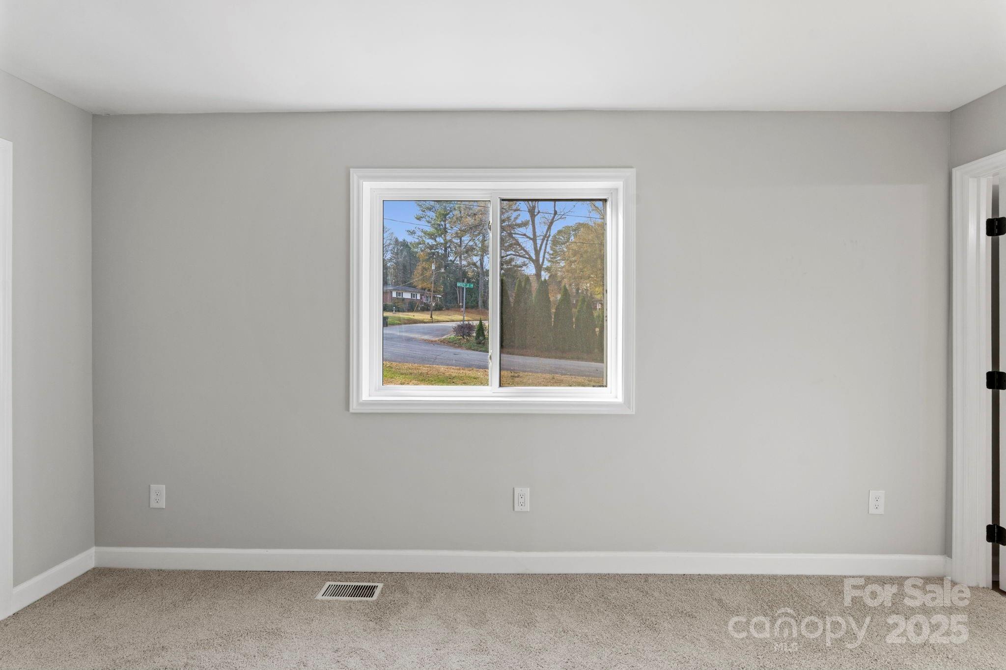 274 Hatley Circle NE — Concord