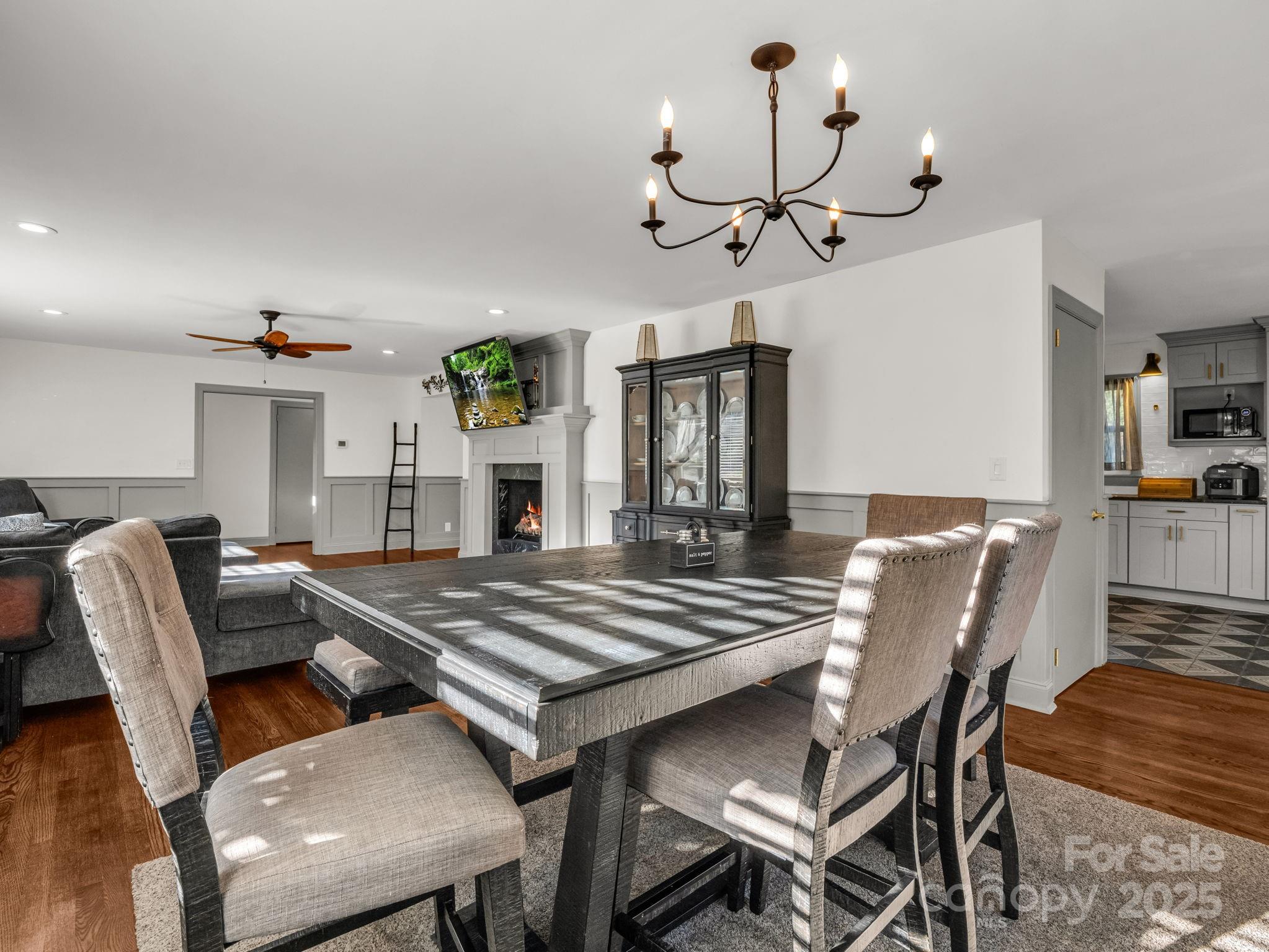 2115 N Stoney View Court — Hendersonville