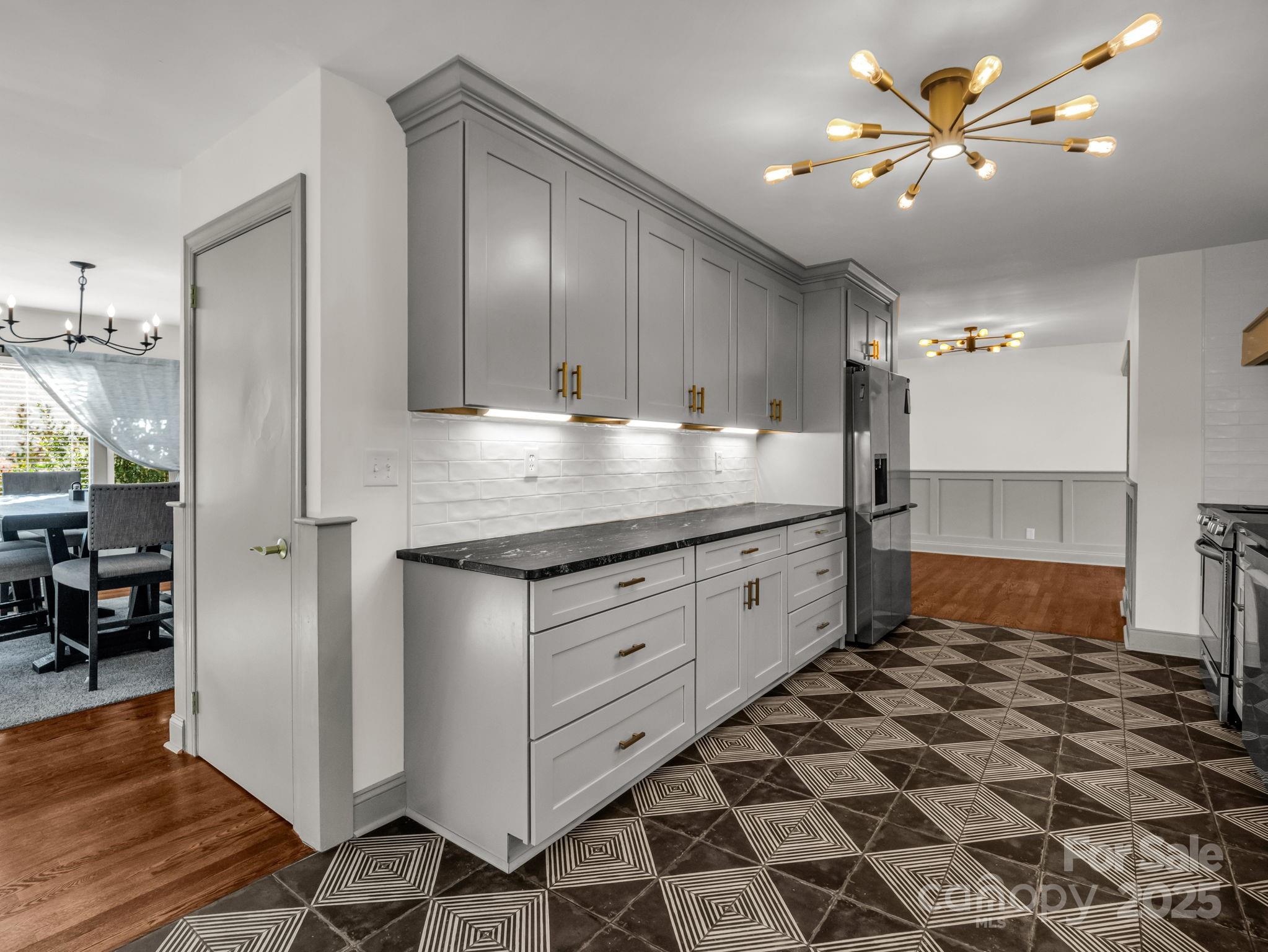 2115 N Stoney View Court — Hendersonville