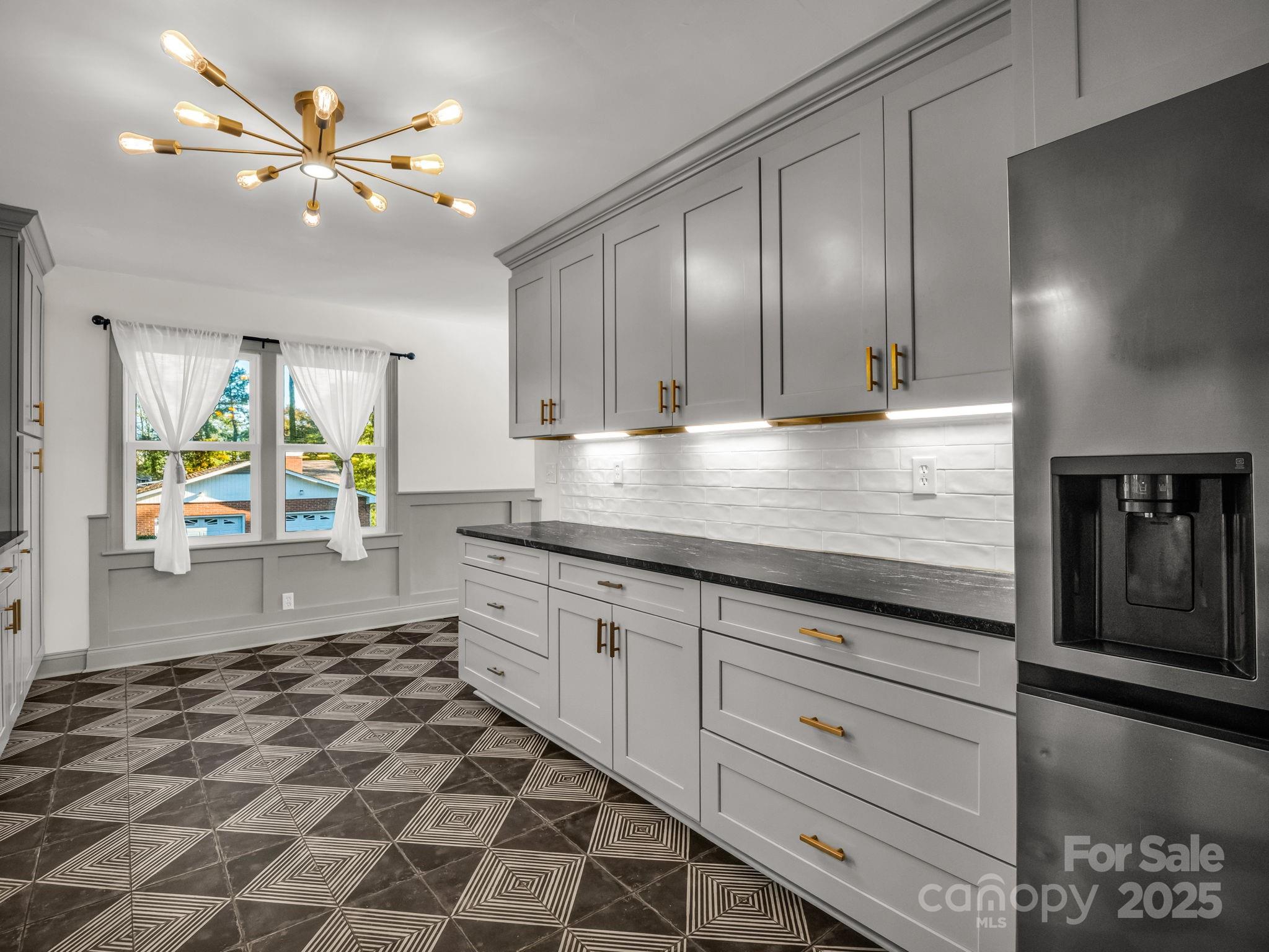 2115 N Stoney View Court — Hendersonville