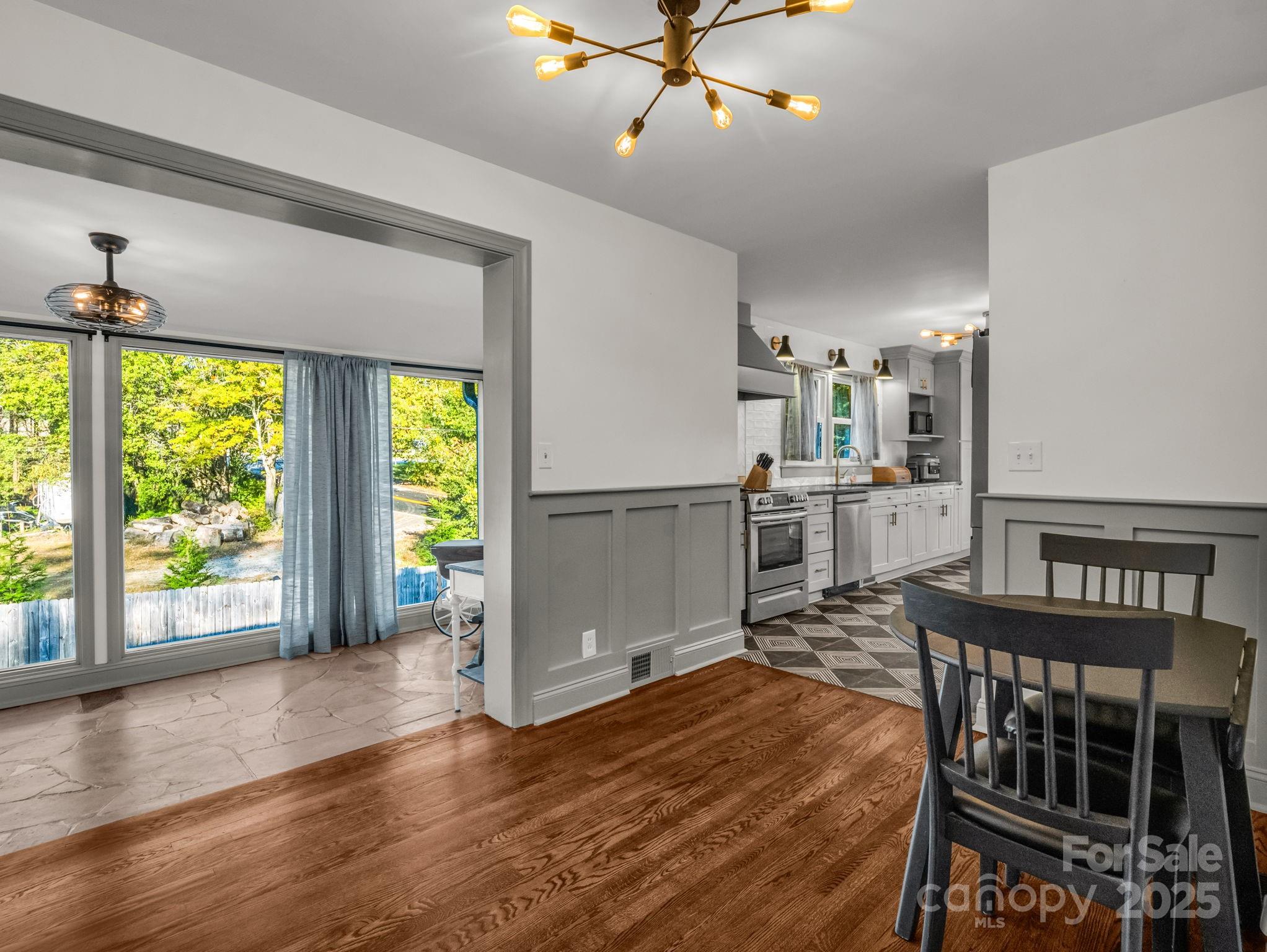 2115 N Stoney View Court — Hendersonville