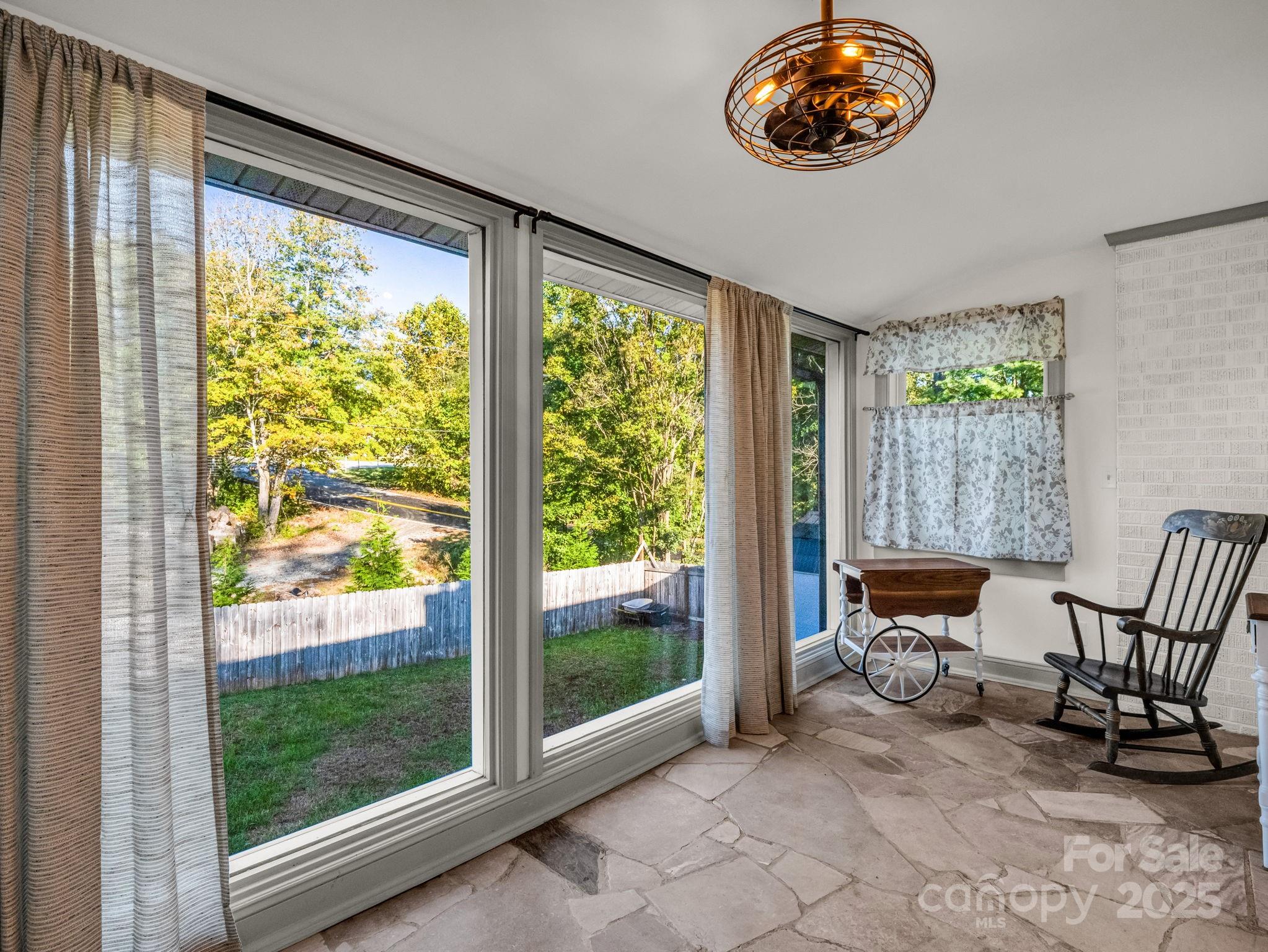 2115 N Stoney View Court — Hendersonville