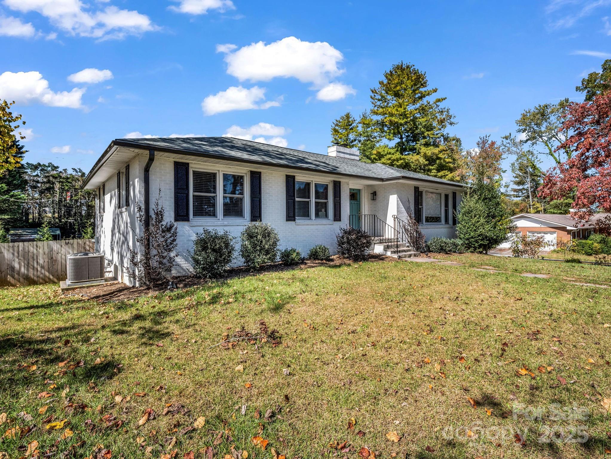 2115 N Stoney View Court — Hendersonville