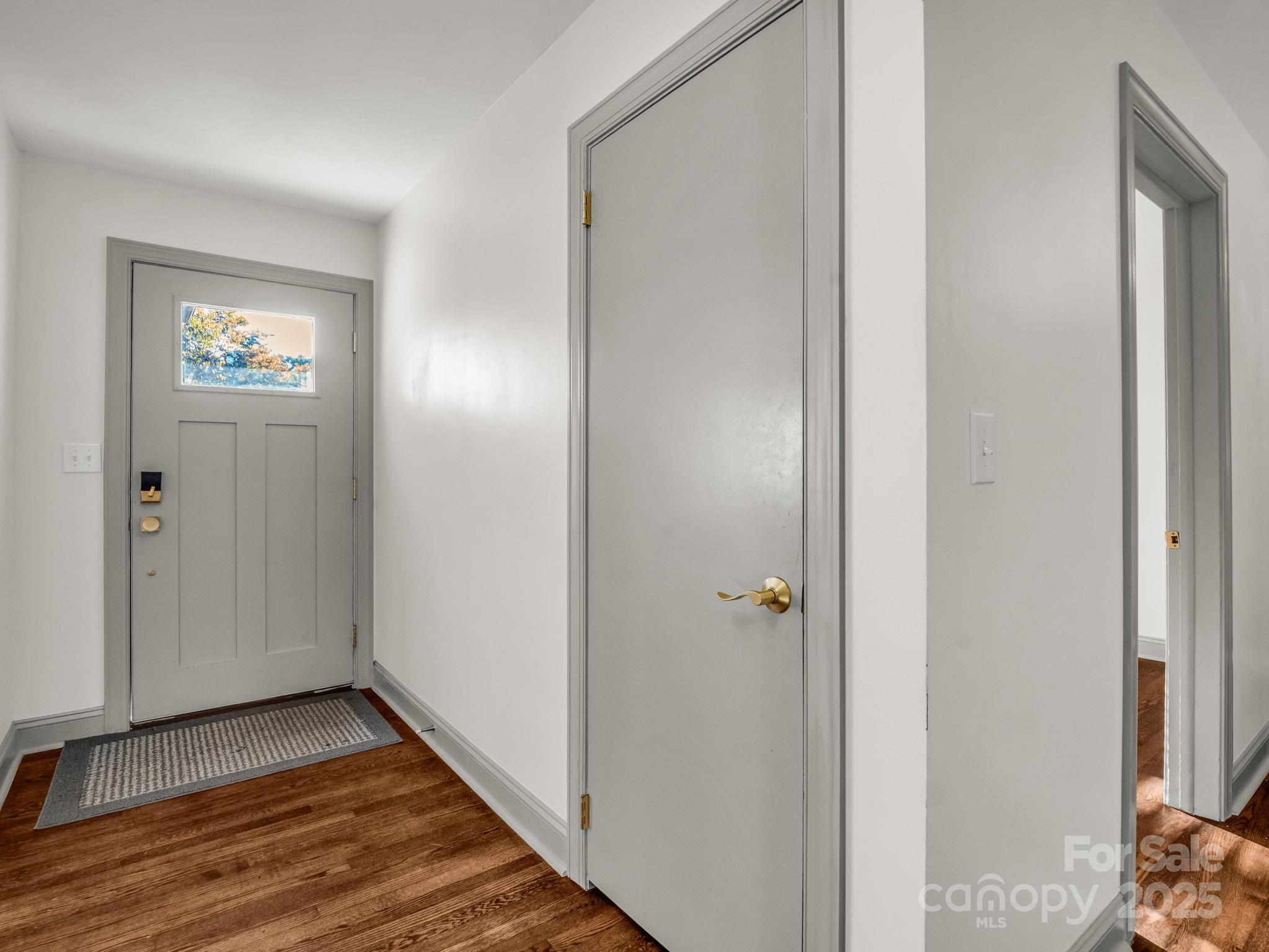 2115 N Stoney View Court — Hendersonville