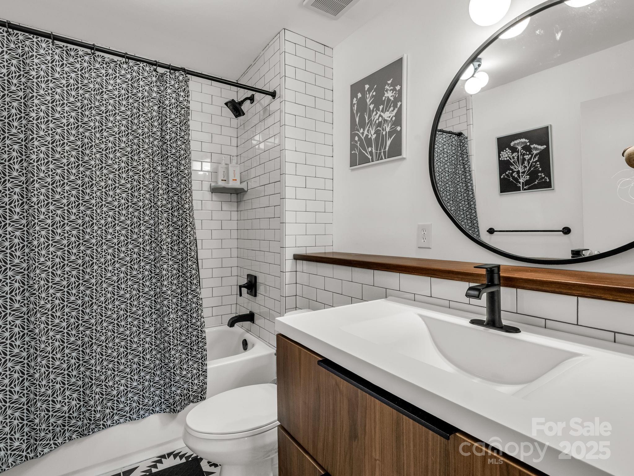 2115 N Stoney View Court — Hendersonville