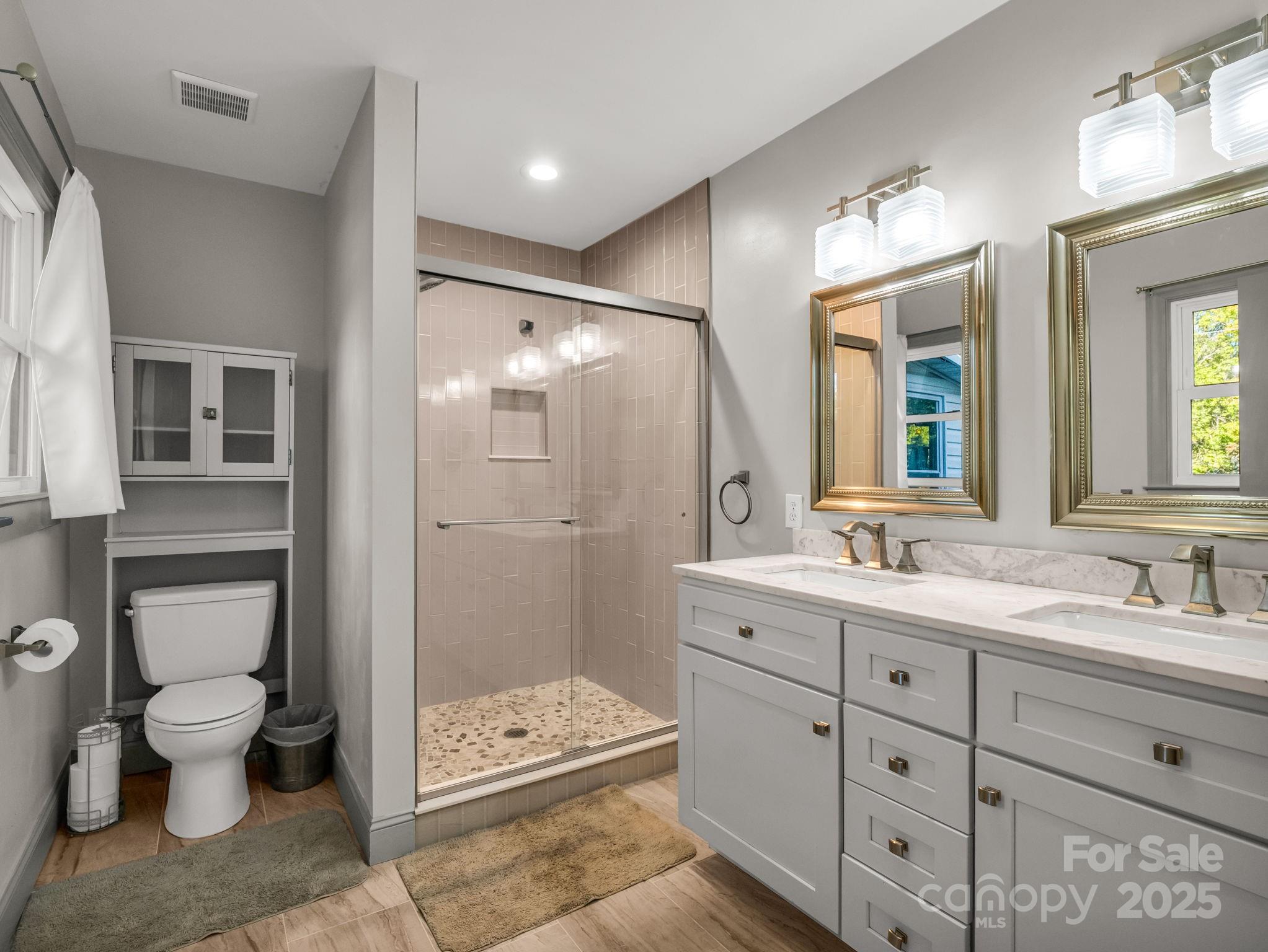 2115 N Stoney View Court — Hendersonville