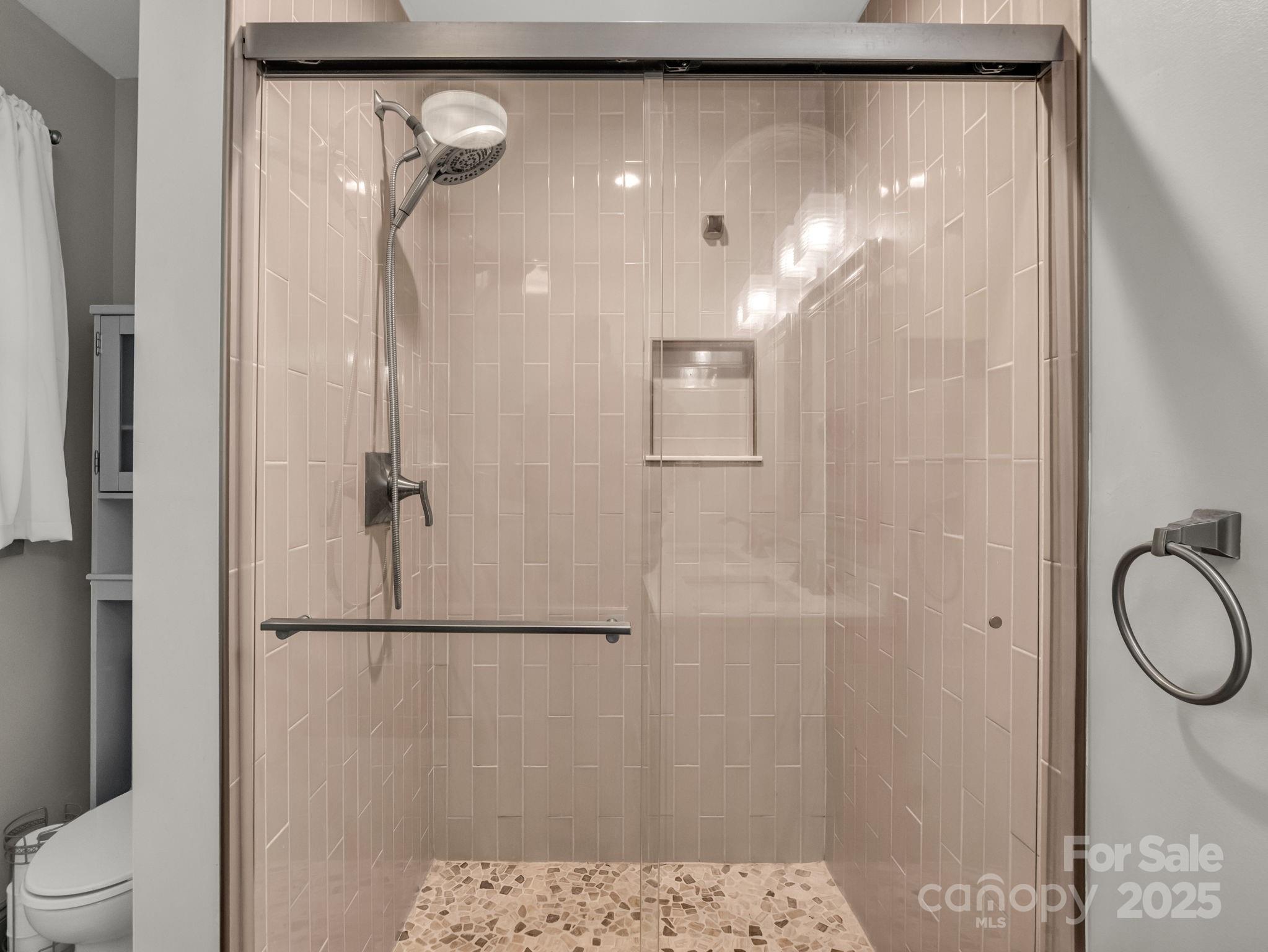 2115 N Stoney View Court — Hendersonville