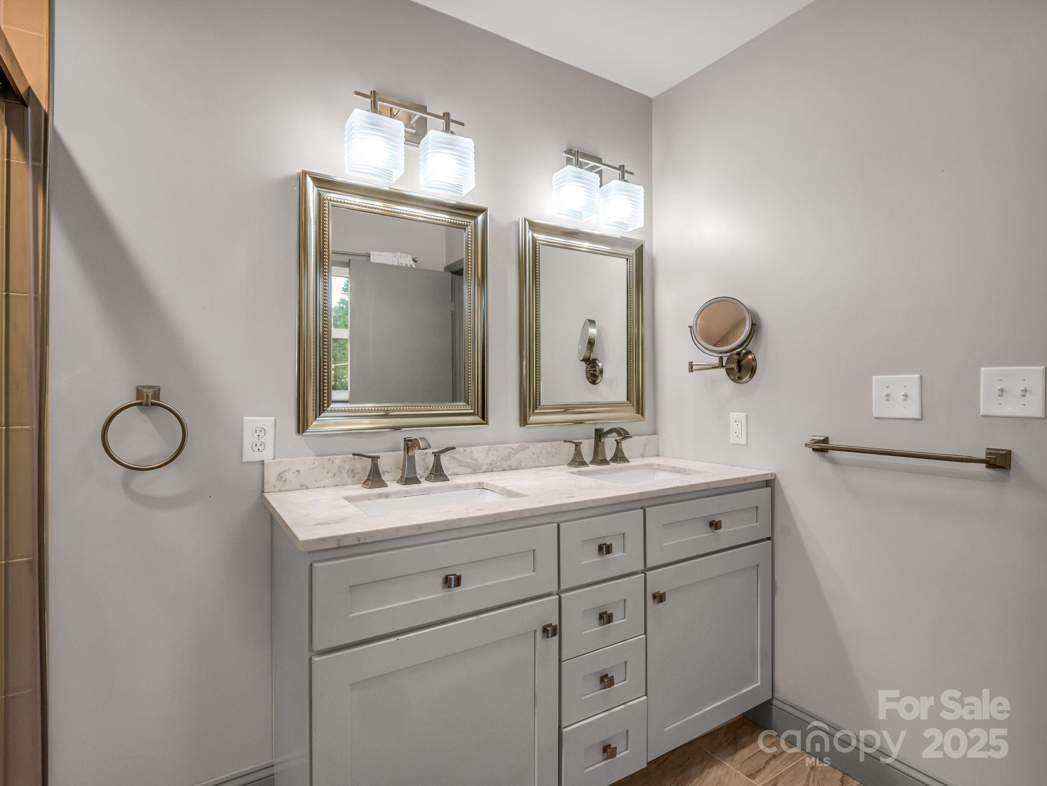 2115 N Stoney View Court — Hendersonville