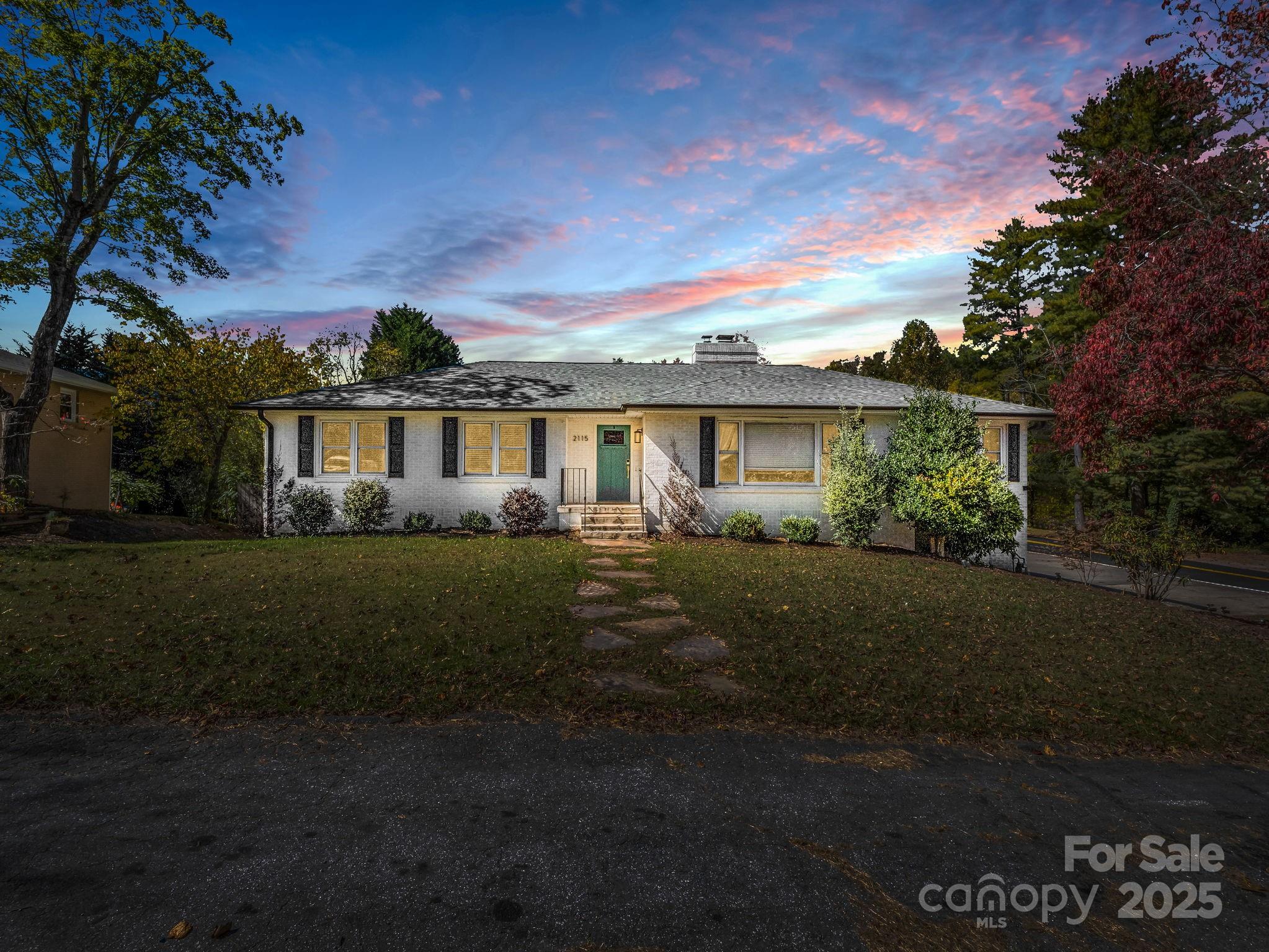 2115 N Stoney View Court — Hendersonville