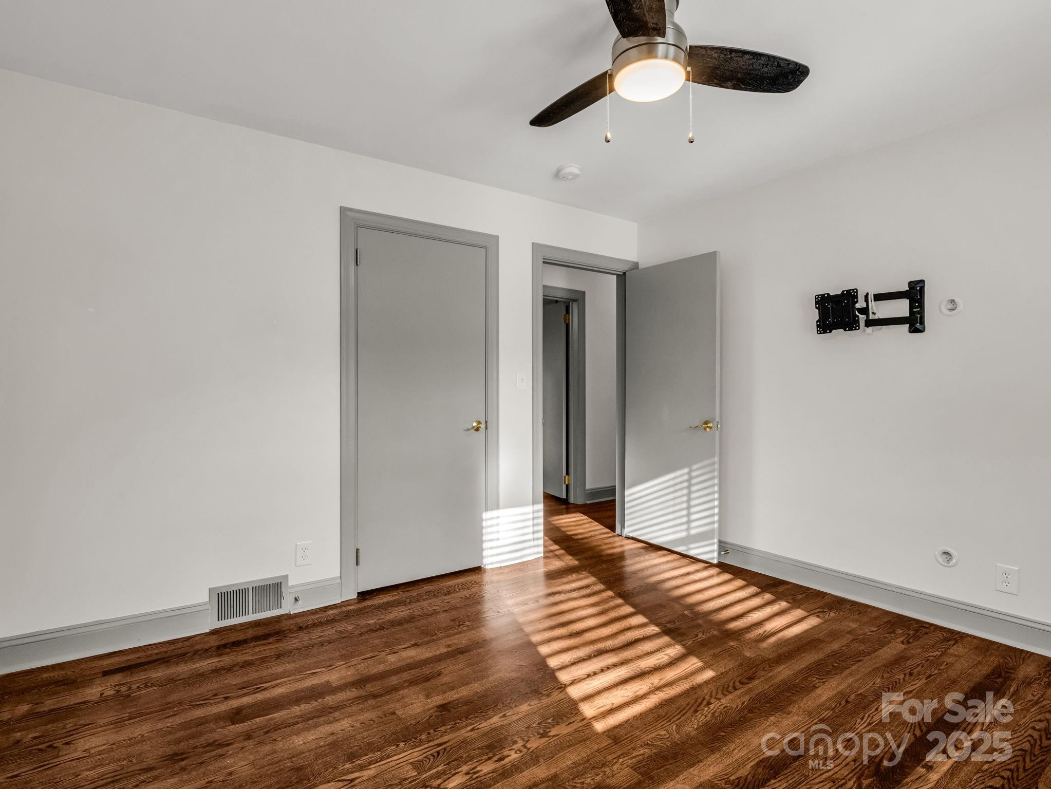 2115 N Stoney View Court — Hendersonville