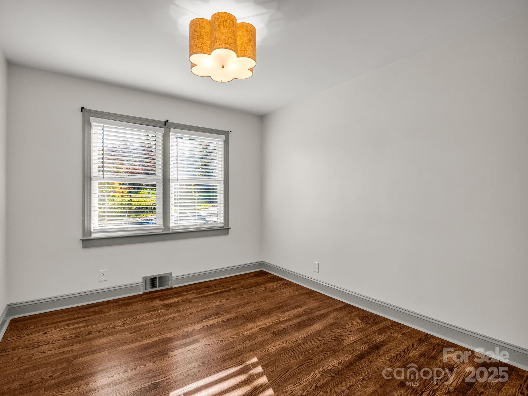 2115 N Stoney View Court — Hendersonville