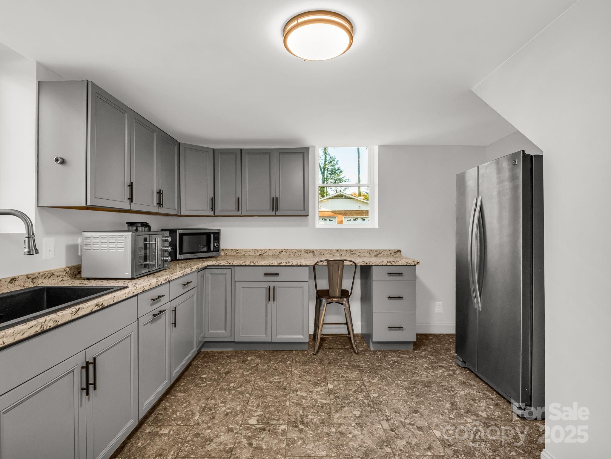 2115 N Stoney View Court — Hendersonville